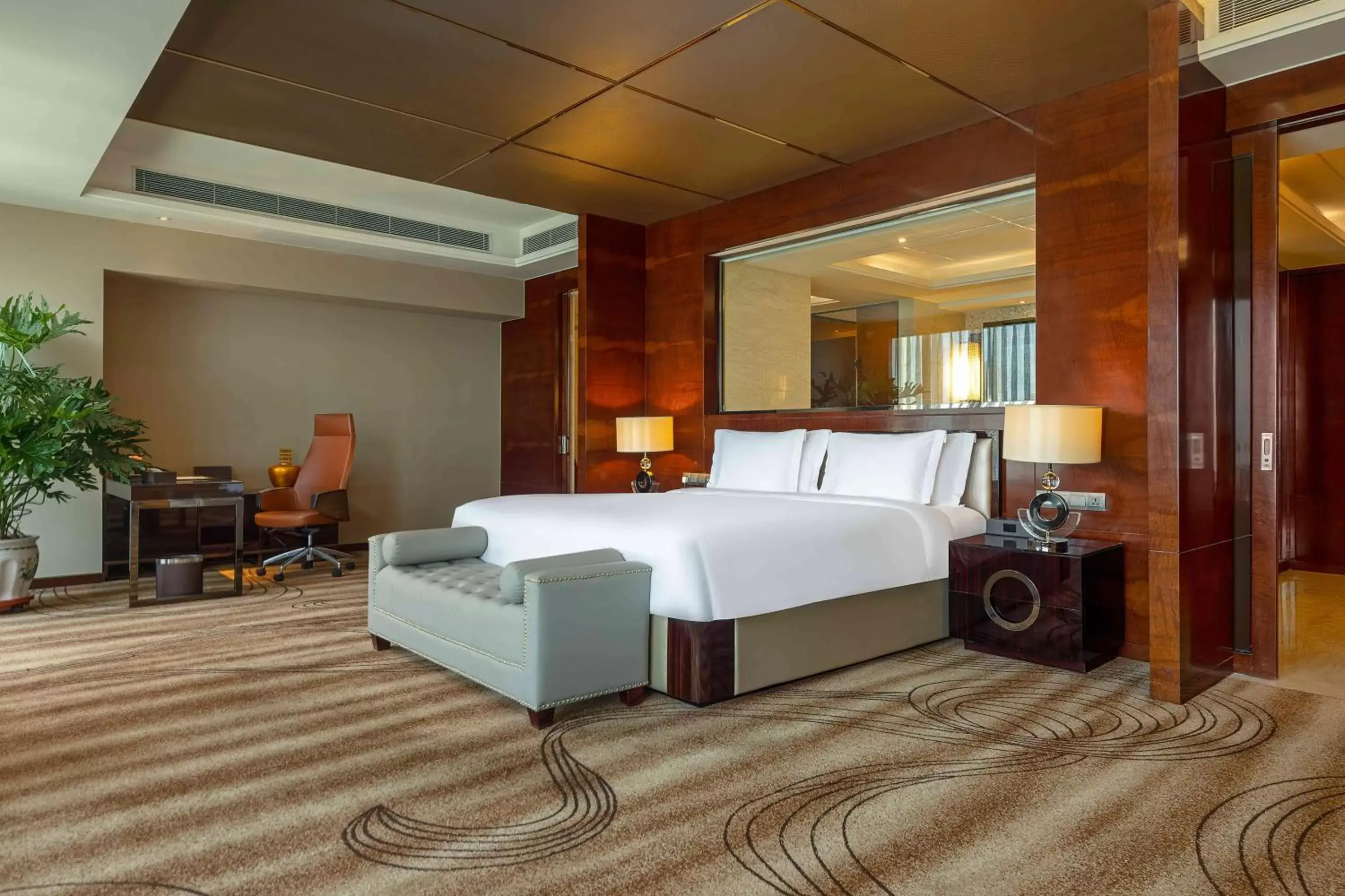 Bed in Crowne Plaza Hotel Lanzhou, an IHG Hotel