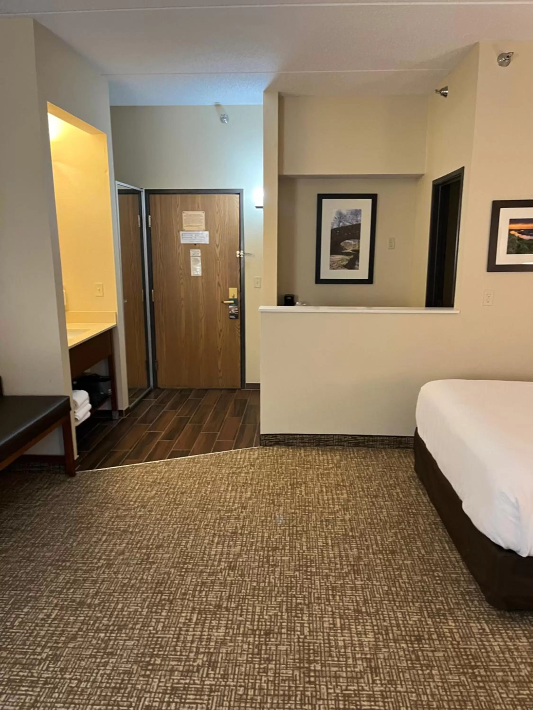 Bed in Wingate by Wyndham Pittsburgh West Mifflin