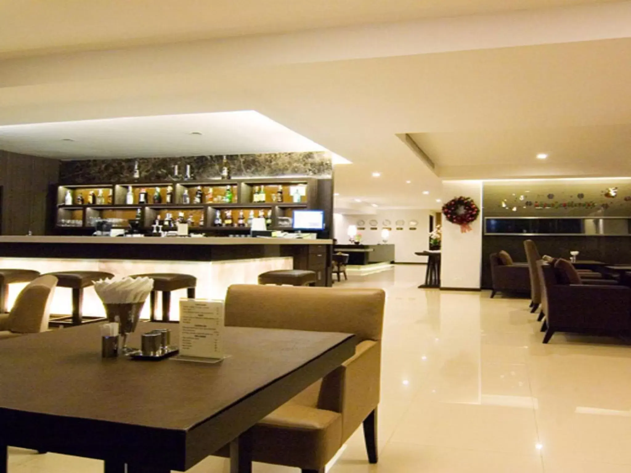 Restaurant/places to eat, Lounge/Bar in The Dawin Hotel
