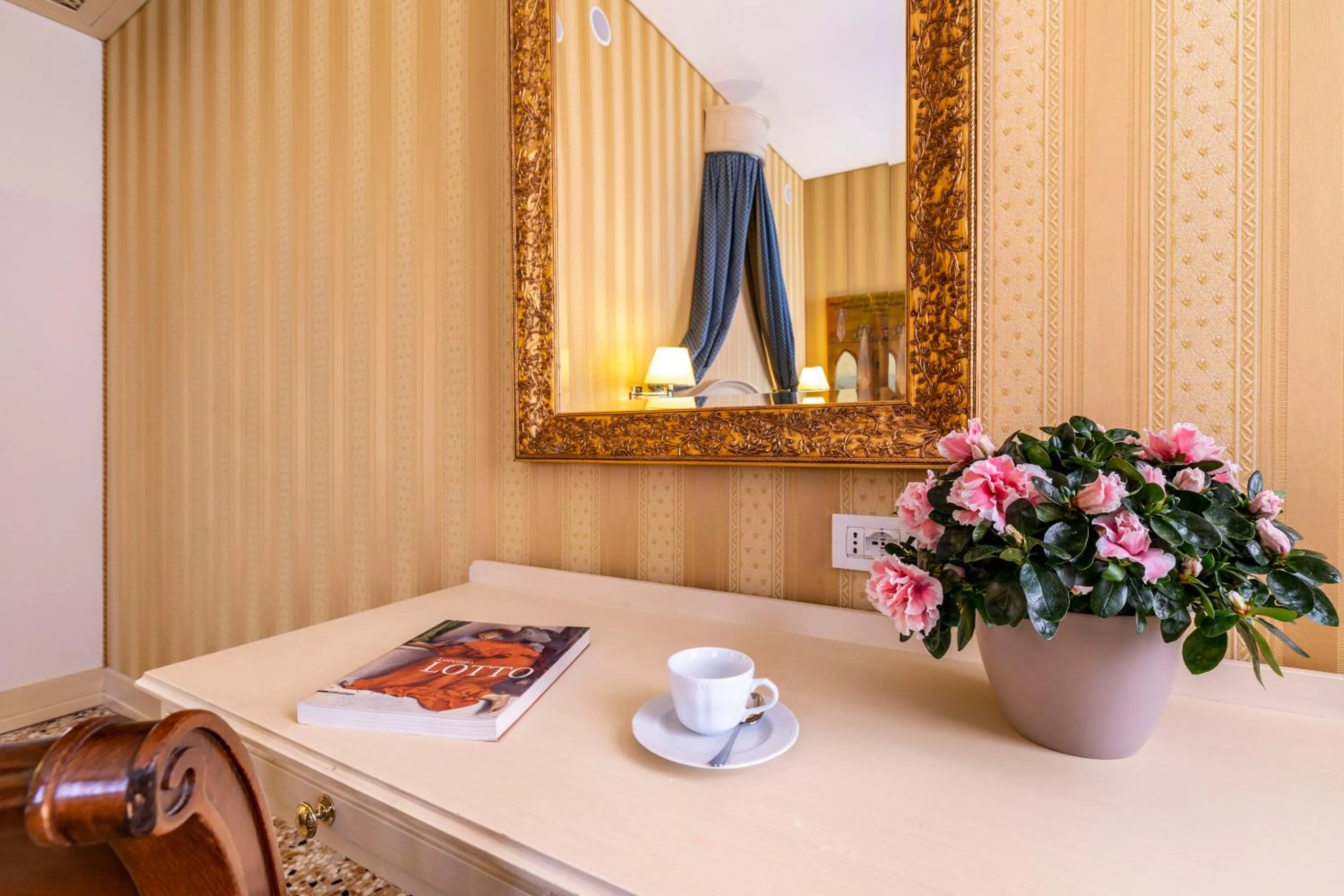 Bedroom, Bed in Hotel Bella Venezia