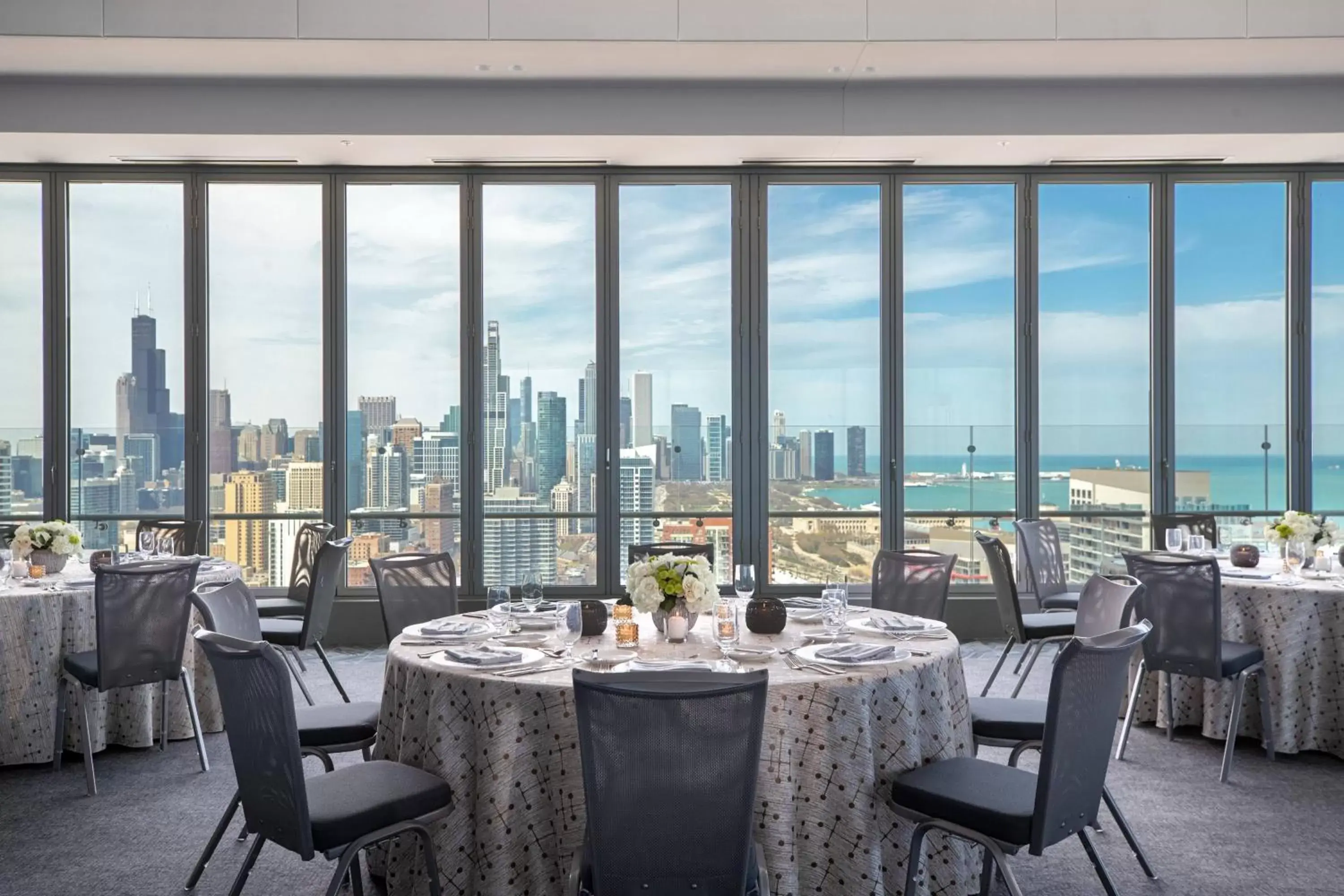 Meeting/conference room, Restaurant/Places to Eat in Marriott Marquis Chicago