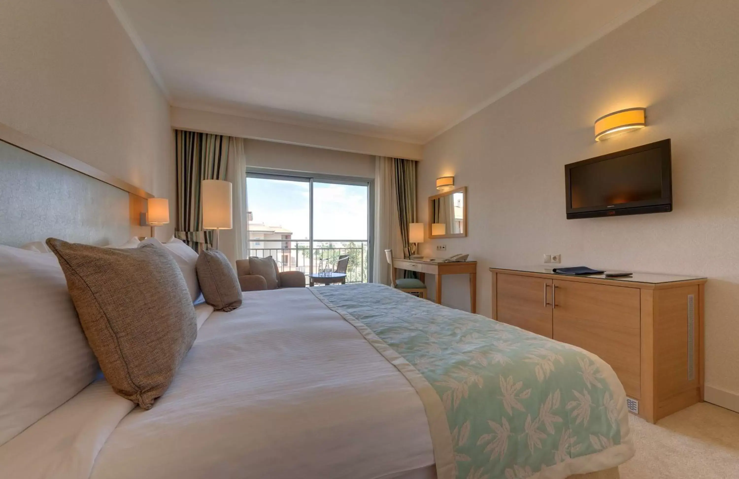 Premium Room with Balcony and Sea View in Radisson Blu Resort & Spa Cesme