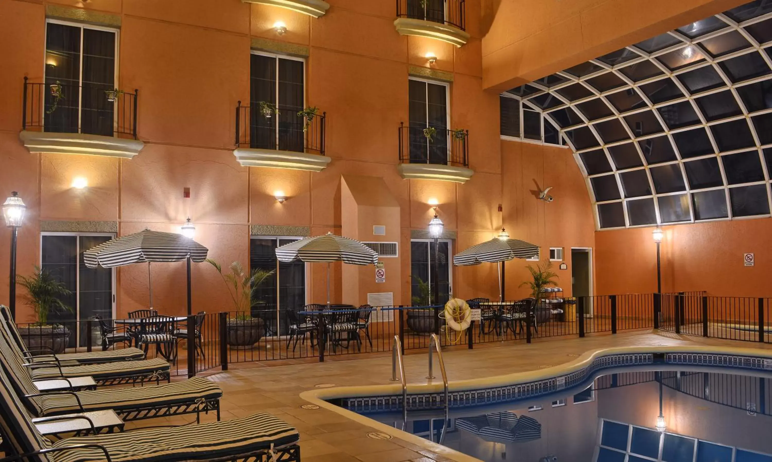Swimming Pool in Holiday Inn Express Silao-Aeropuerto Bajio, an IHG Hotel