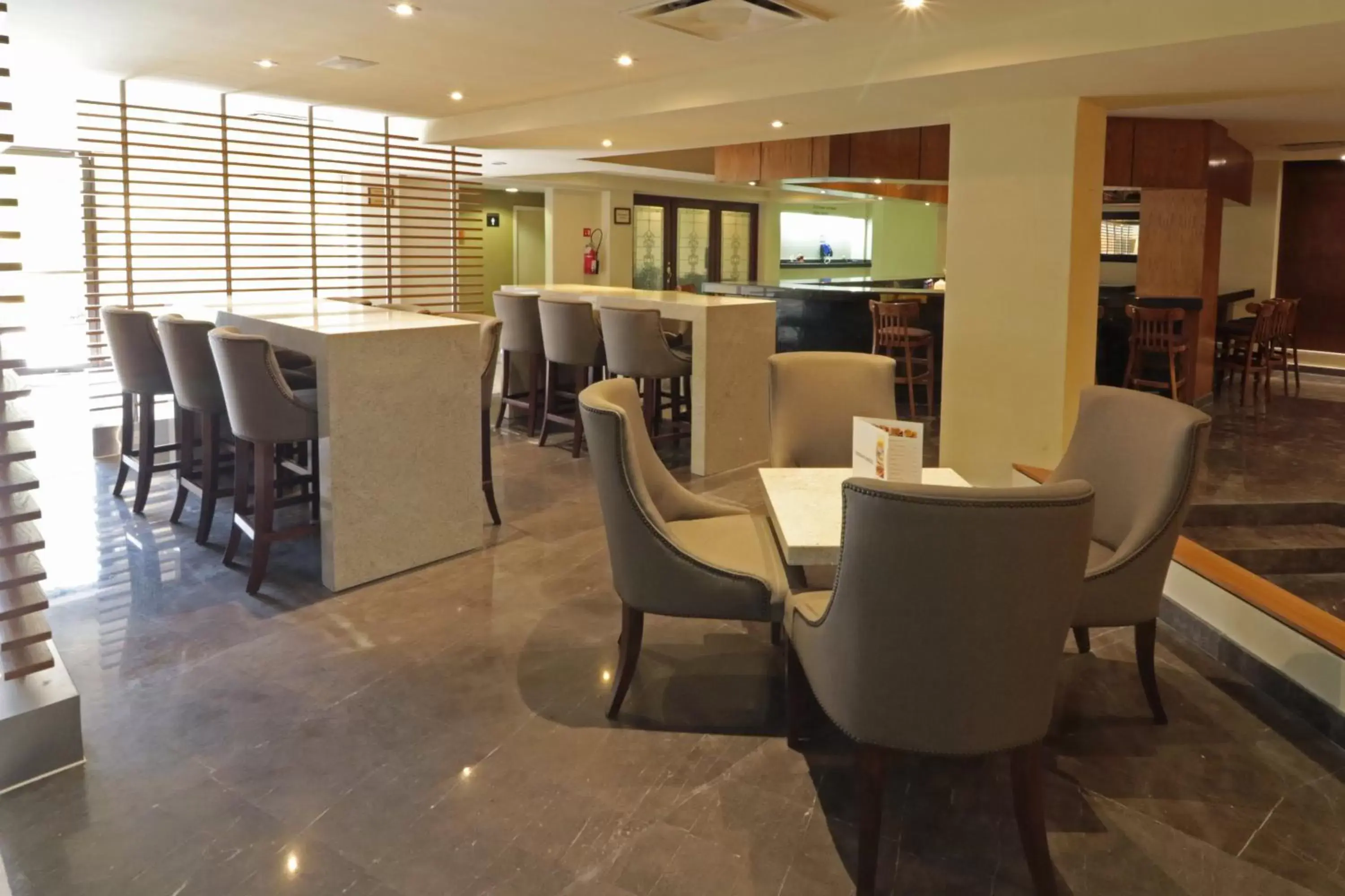 Lounge or bar, Restaurant/Places to Eat in Holiday Inn Monterrey Norte, an IHG Hotel