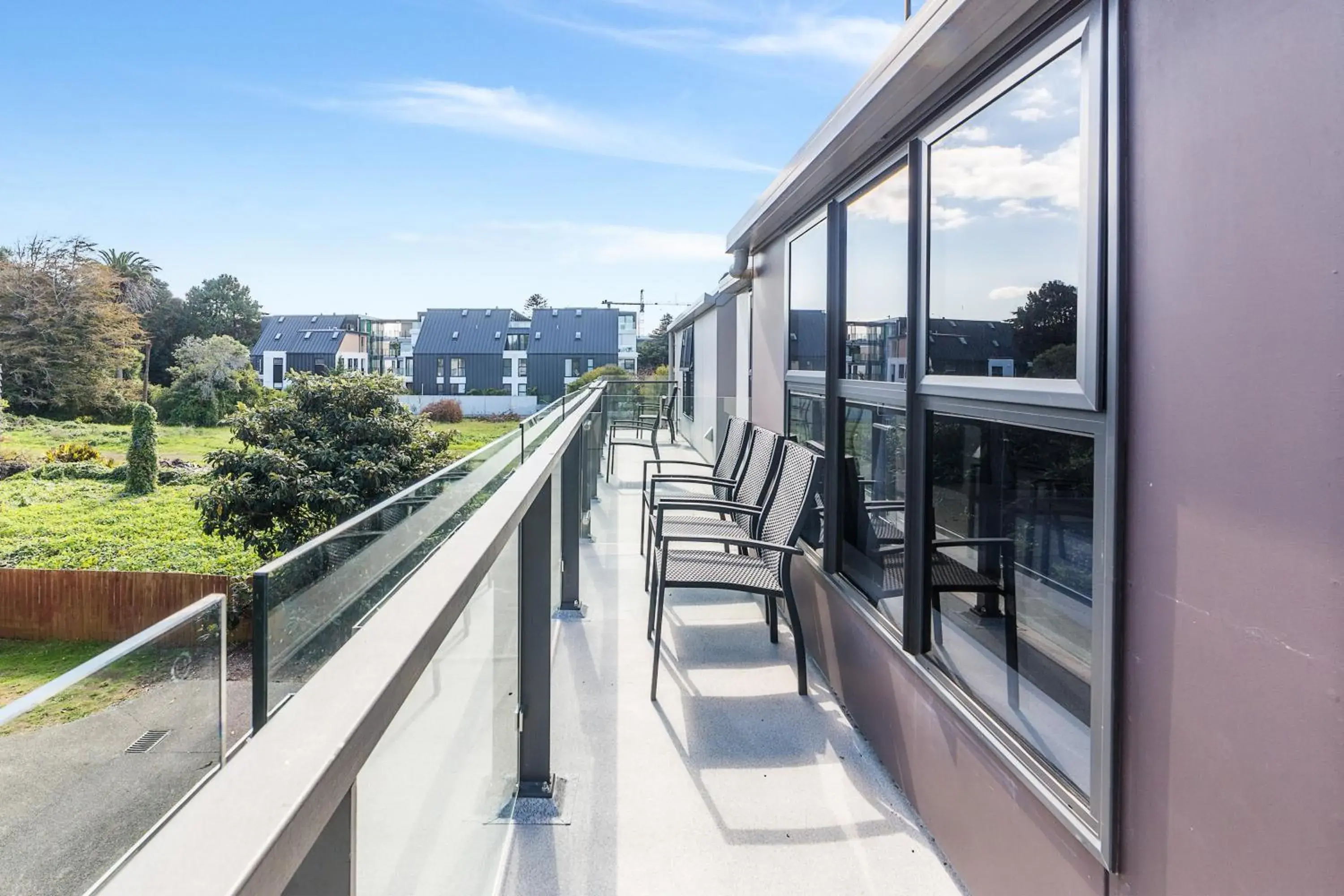 Property building, Balcony/Terrace in Alexander Inn