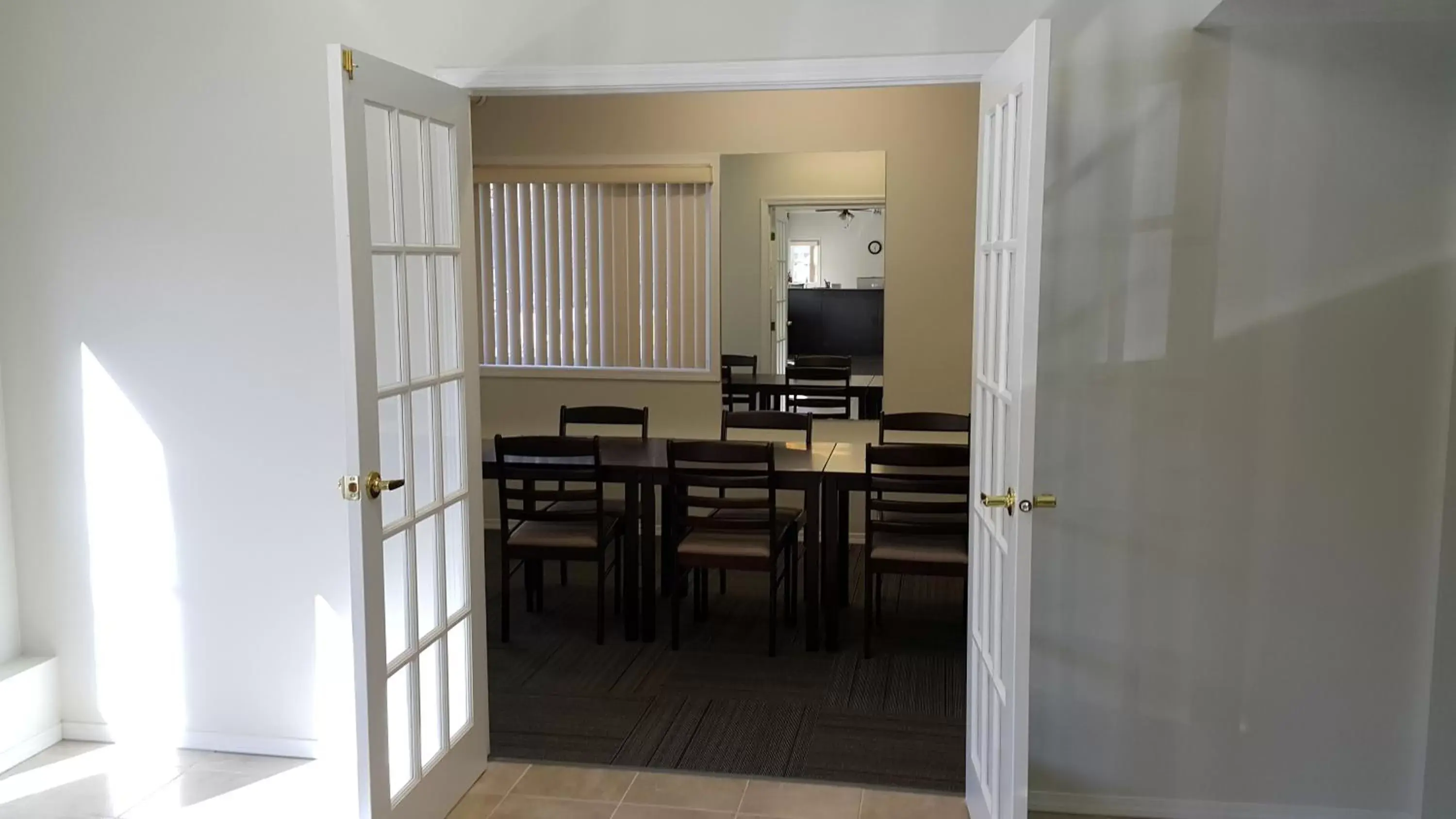 Seating area, Dining Area in Cactus Tree Inn