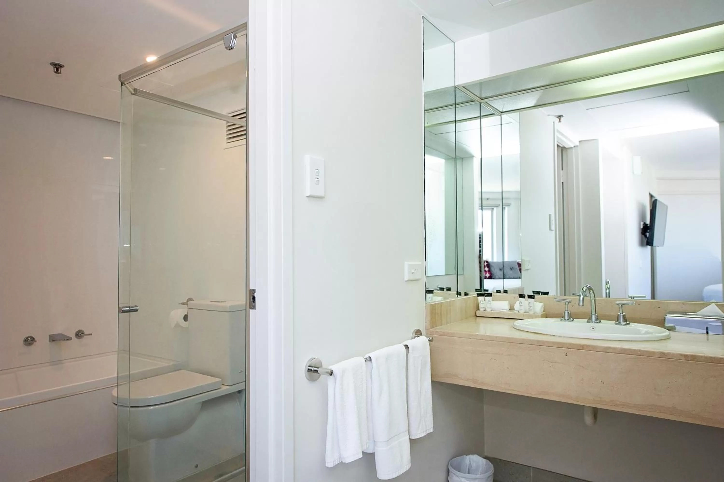 Shower in The Lord Forrest Hotel