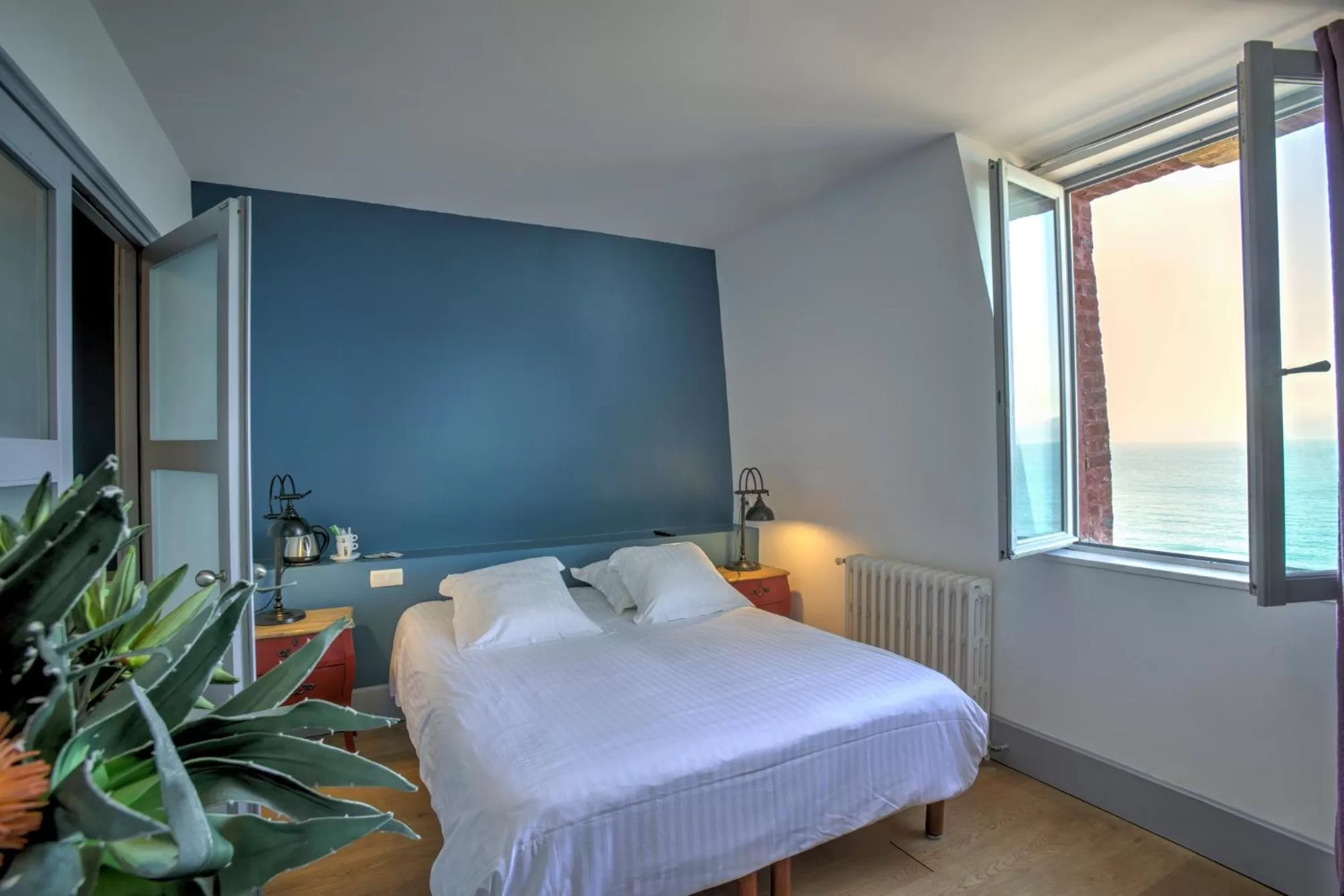 Photo of the whole room, Bed in Hotel Le Rayon Vert