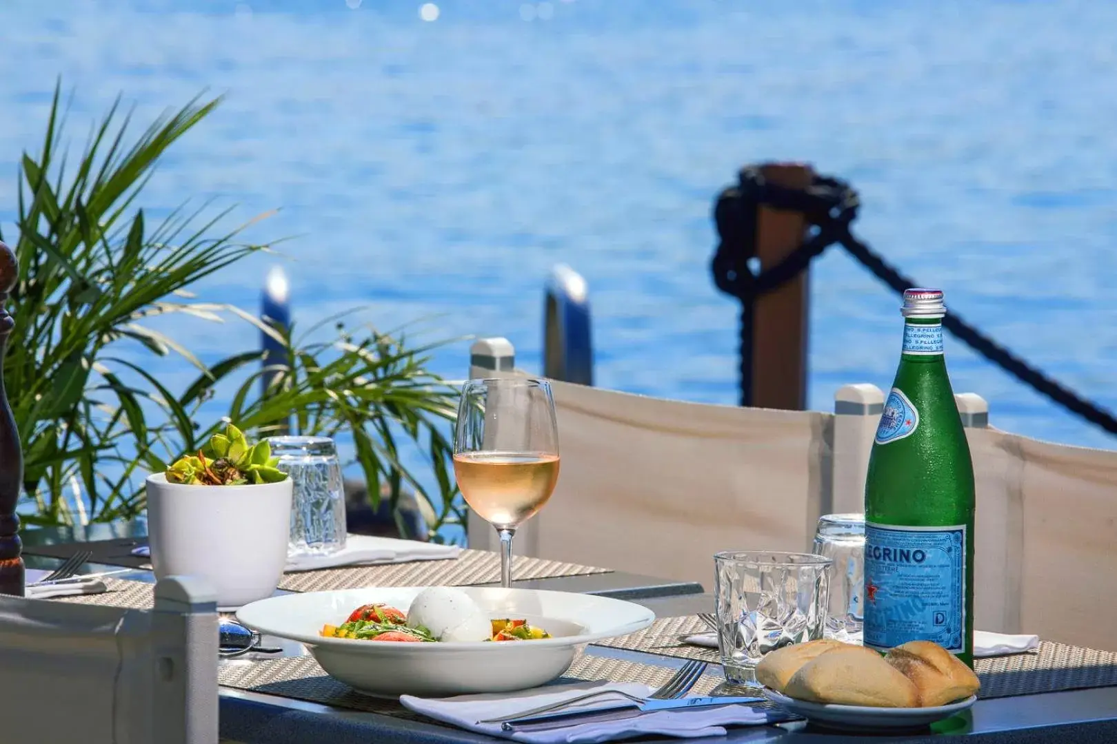 Food and drinks in Royal Antibes - Luxury Hotel, Résidence, Beach & Spa