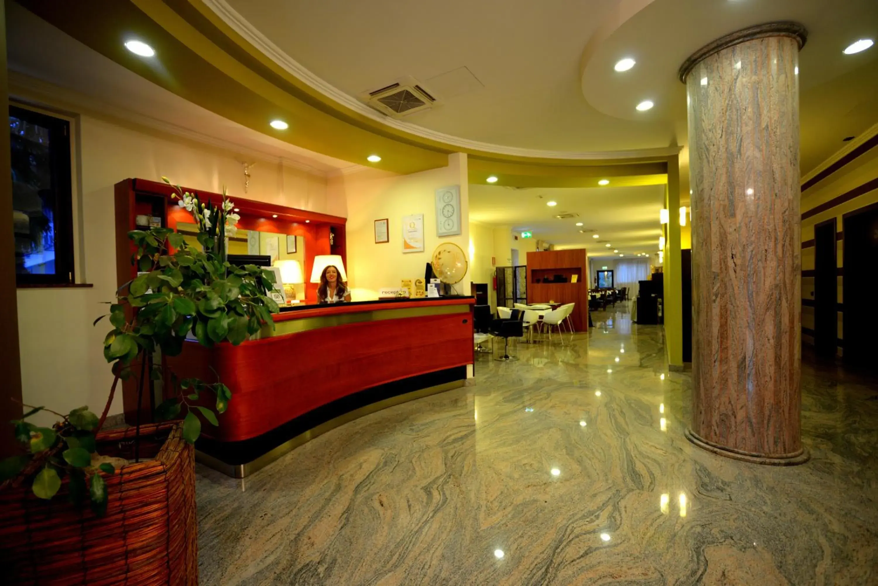 Staff, Lobby/Reception in Hotel Iacone