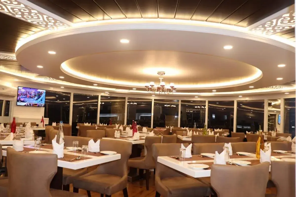 Restaurant/Places to Eat in Hotel Pushpvilla