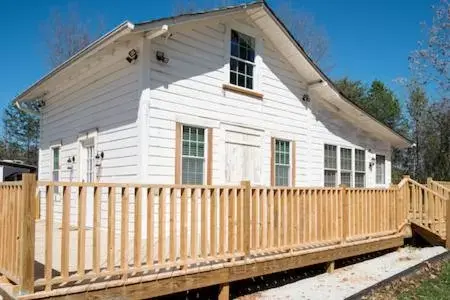 Deluxe Queen Studio in Swamp Rabbit Inn Travelers Rest Deluxe Queen Studio in Swamp Rabbit Inn Travelers Rest