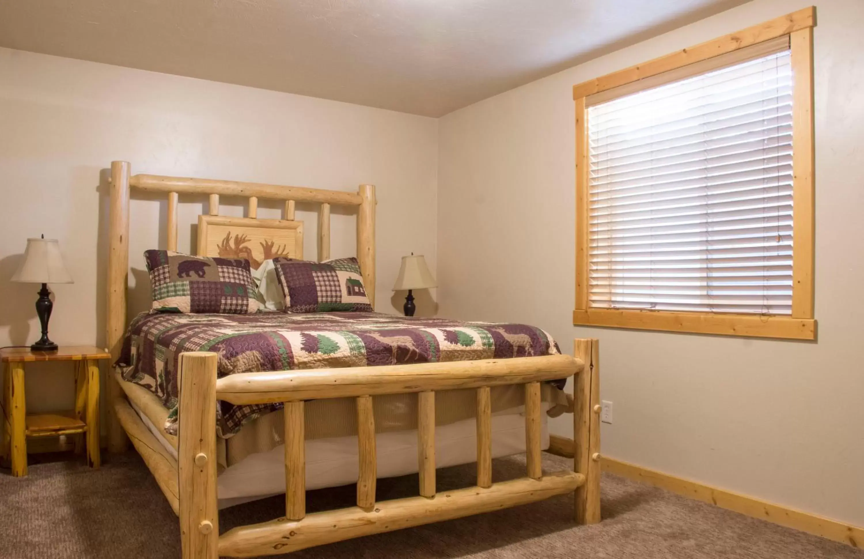 Bedroom, Bed in Sawtelle Mountain Resort