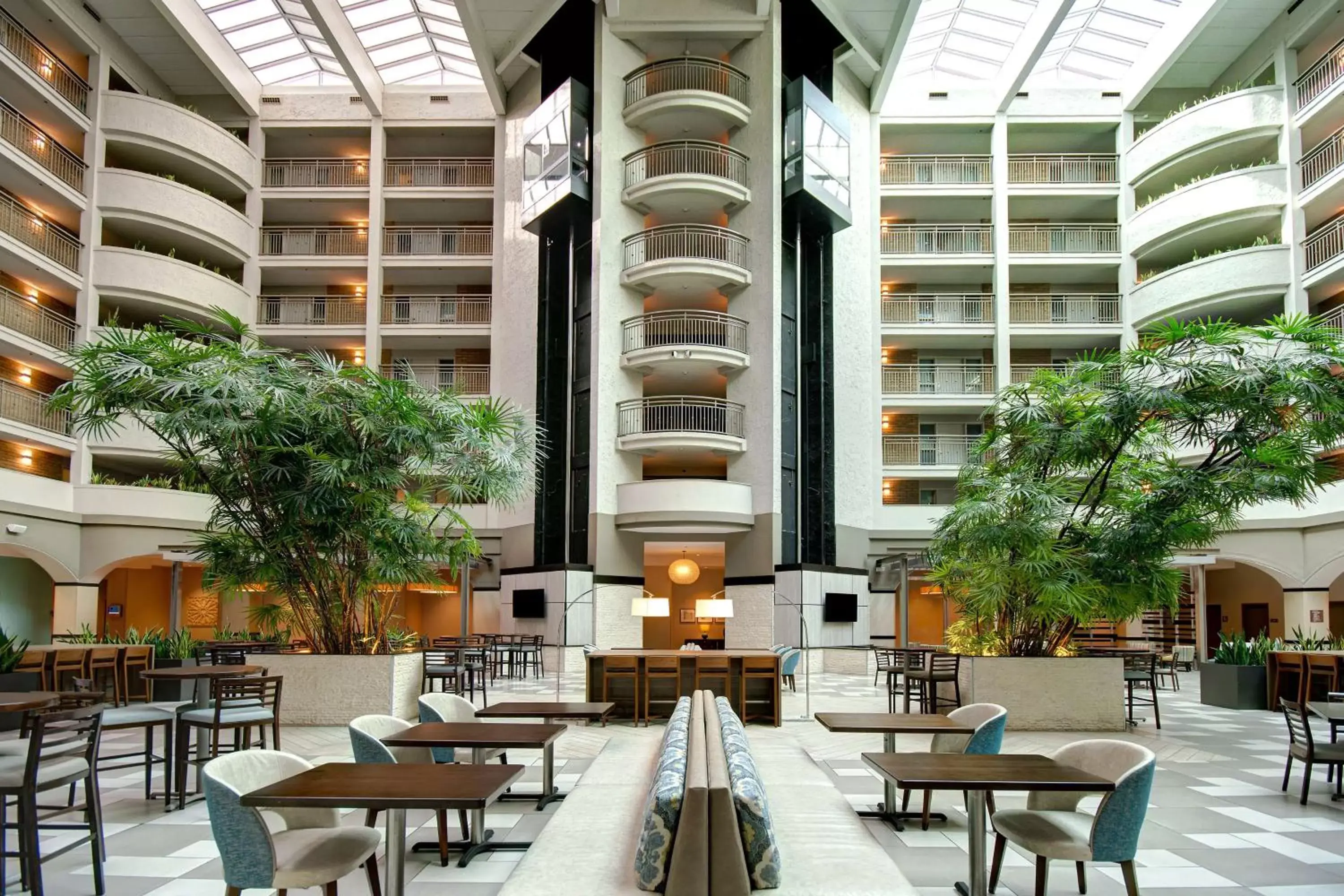 Lobby or reception, Restaurant/Places to Eat in Embassy Suites by Hilton Jacksonville Baymeadows