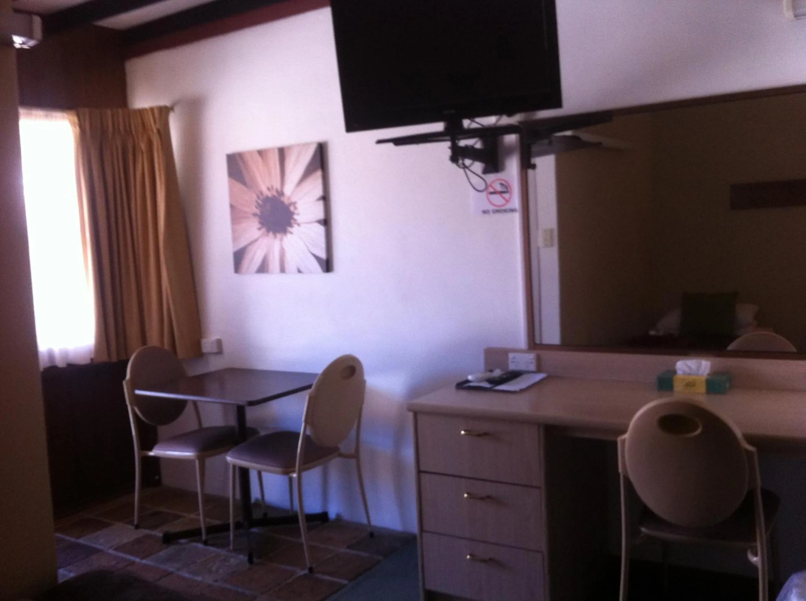 Decorative detail in Elsinor Motor Lodge