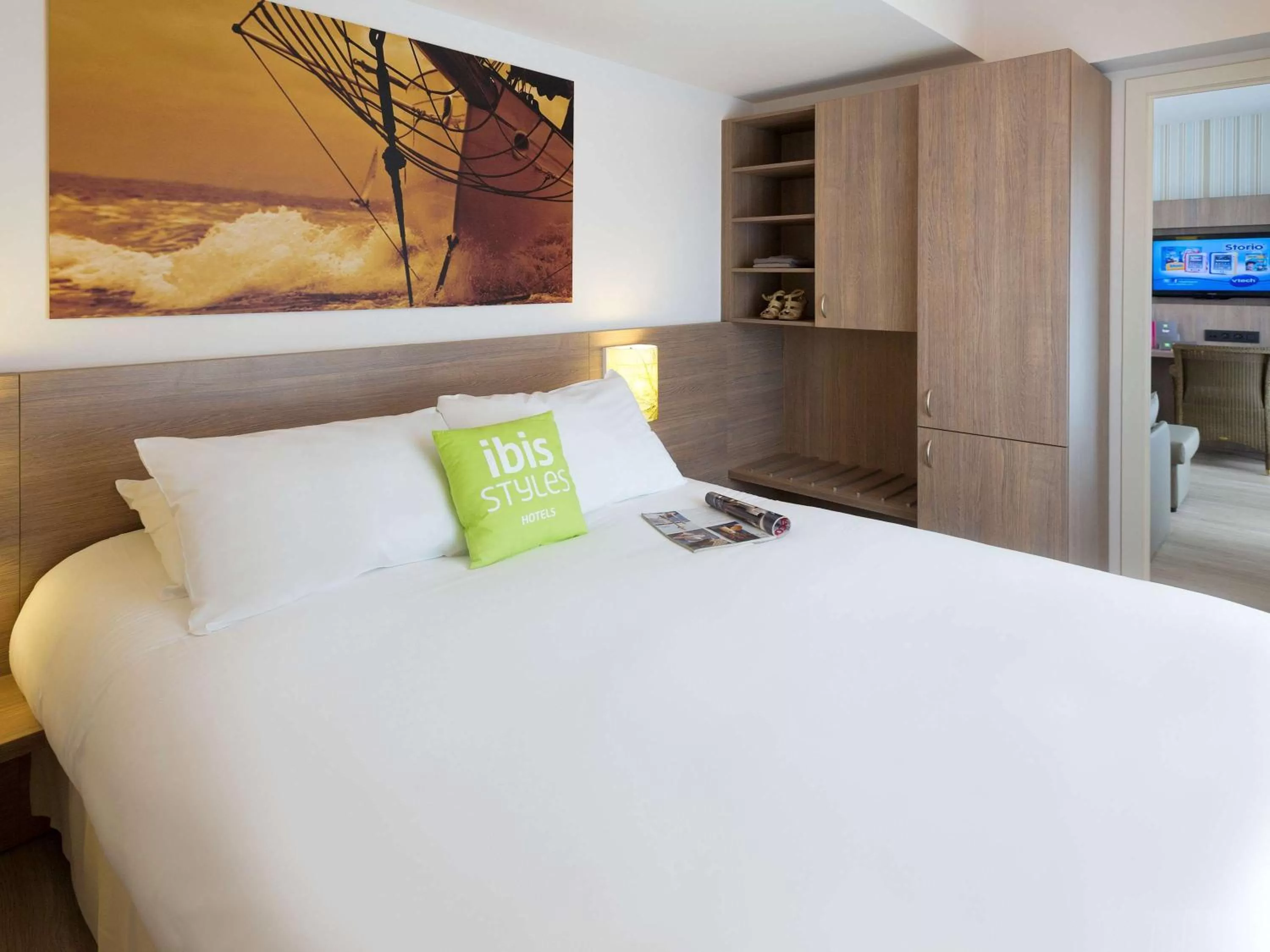 Photo of the whole room, Bed in ibis Styles Zeebrugge