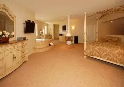 Decorative detail, Bed in Lakeside Resort & Conference Center Decorative detail, Bed in Lakeside Resort & Conference Center