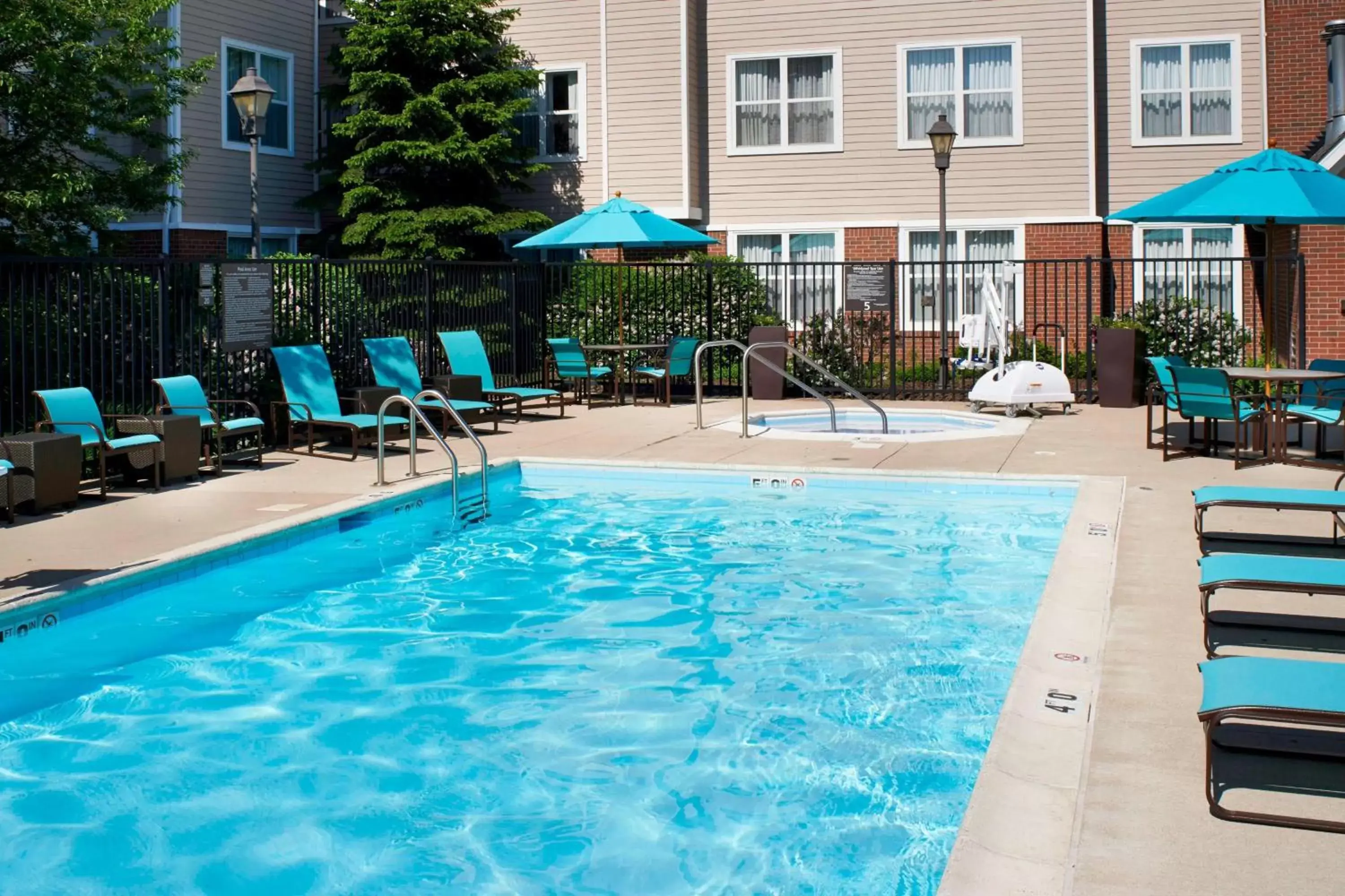 Pool view in Sonesta ES Suites Chicago Waukegan Gurnee Pool view in Sonesta ES Suites Chicago Waukegan Gurnee