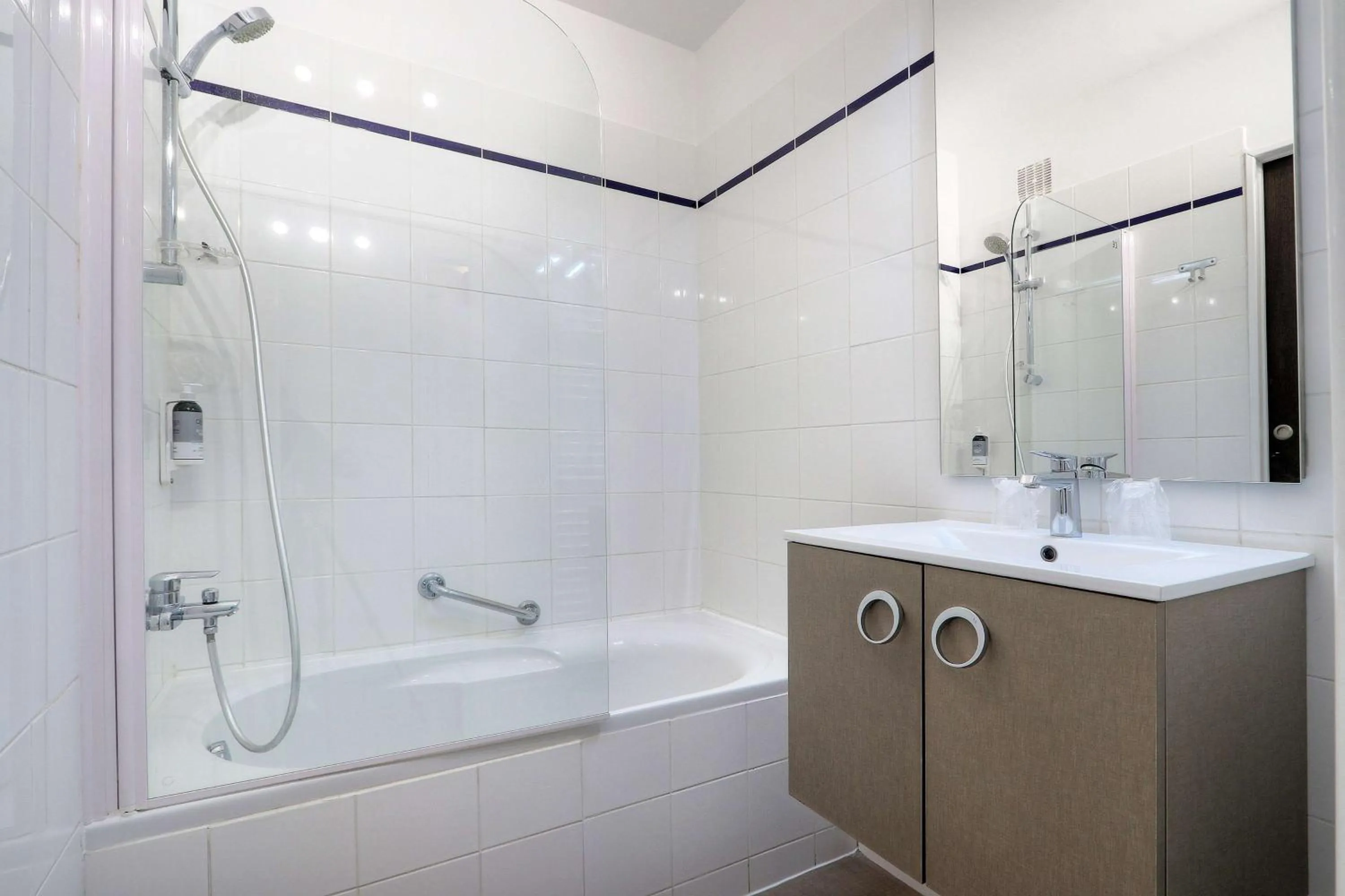 Bathroom in Best Western Hôtel Le Bellevue Quiberon