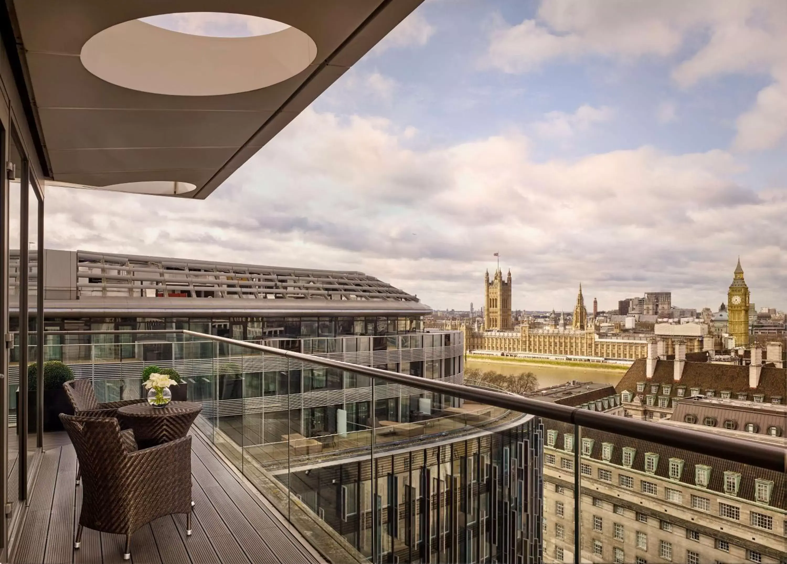 Other, Balcony/Terrace in Park Plaza County Hall London