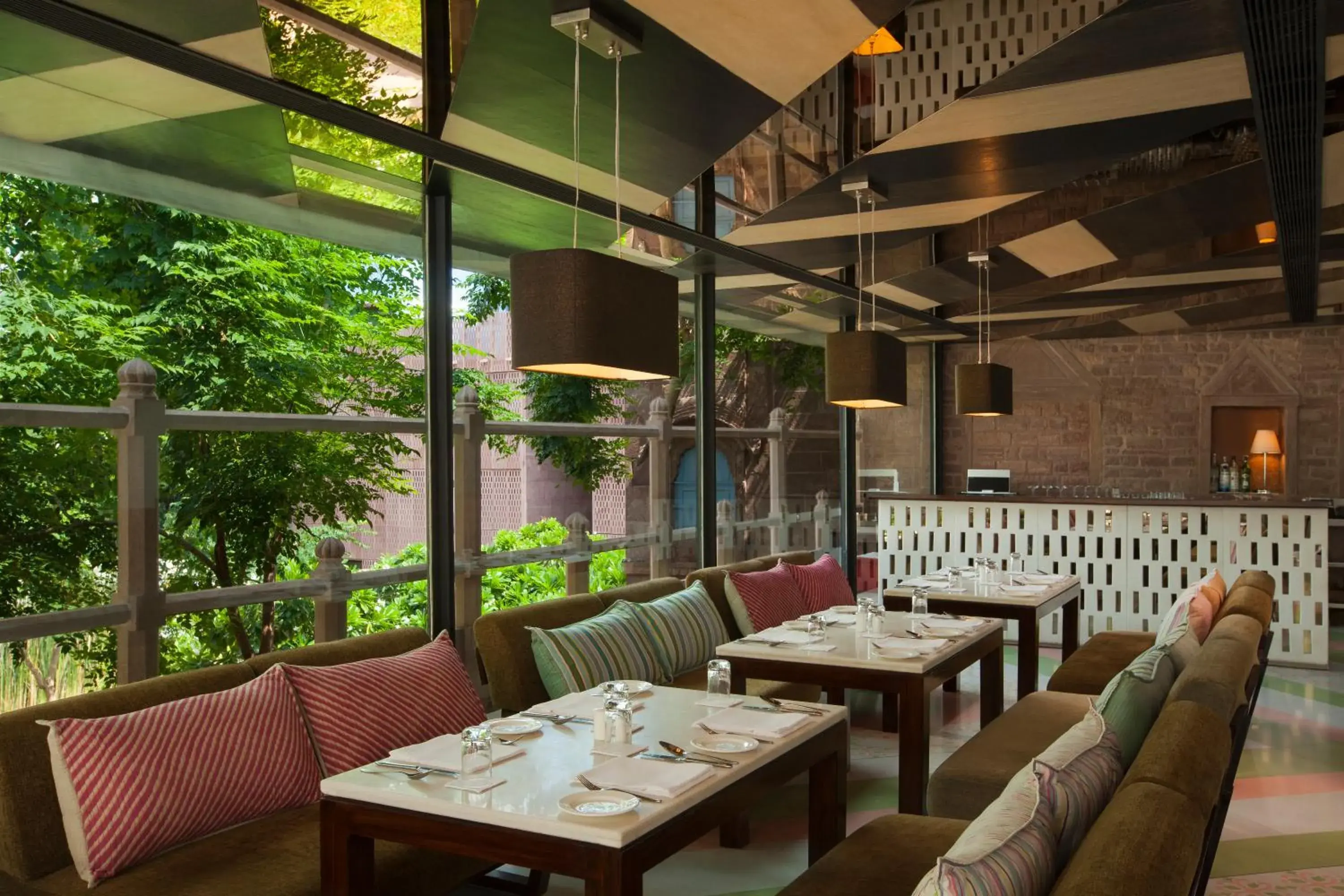 Restaurant/Places to Eat in Hotel Raas