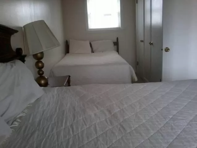 Day, Bed in Golden Gate Lodging