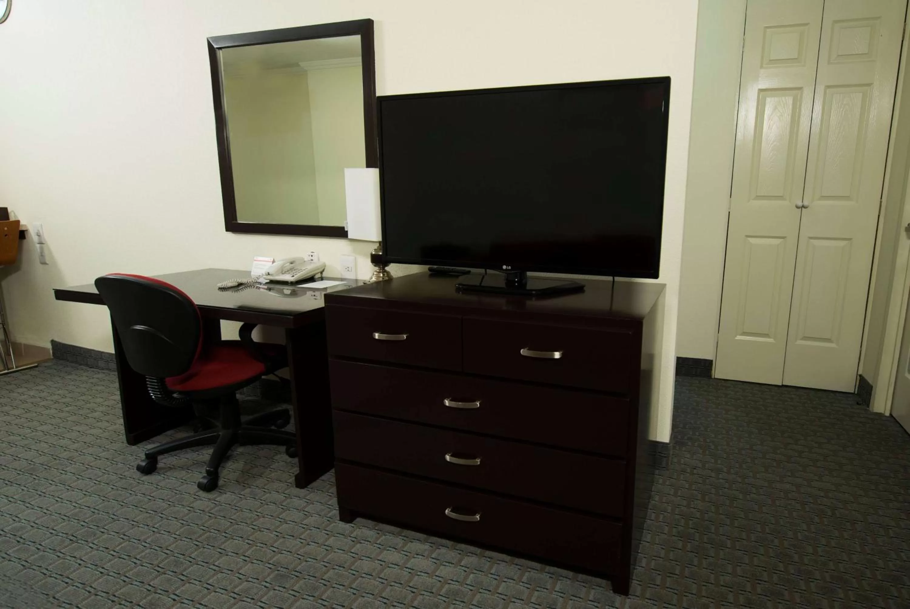 Communal lounge/ TV room in Ramada by Wyndham Ciudad de Mexico Perinorte