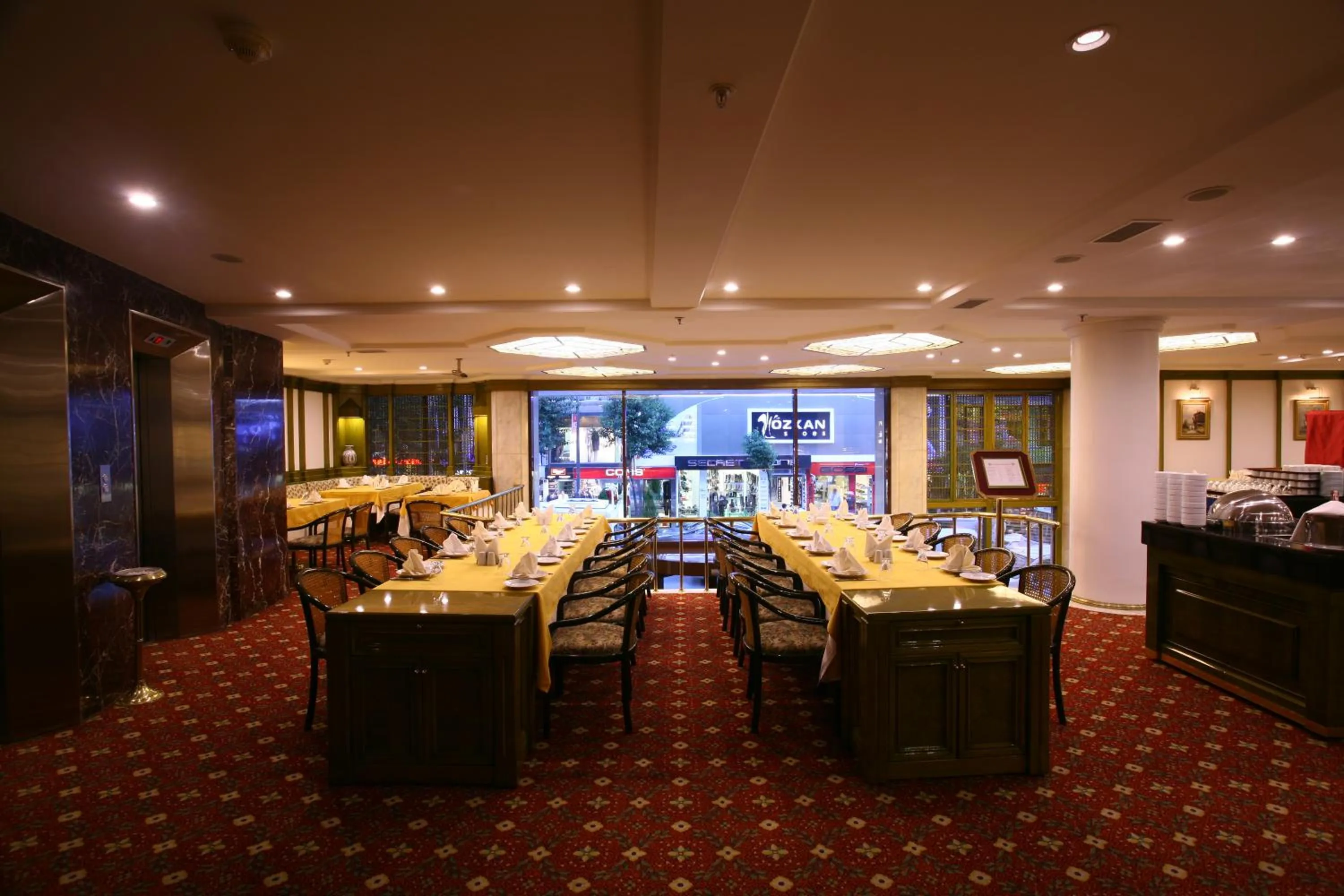 Restaurant/places to eat in Istanbul Royal Hotel
