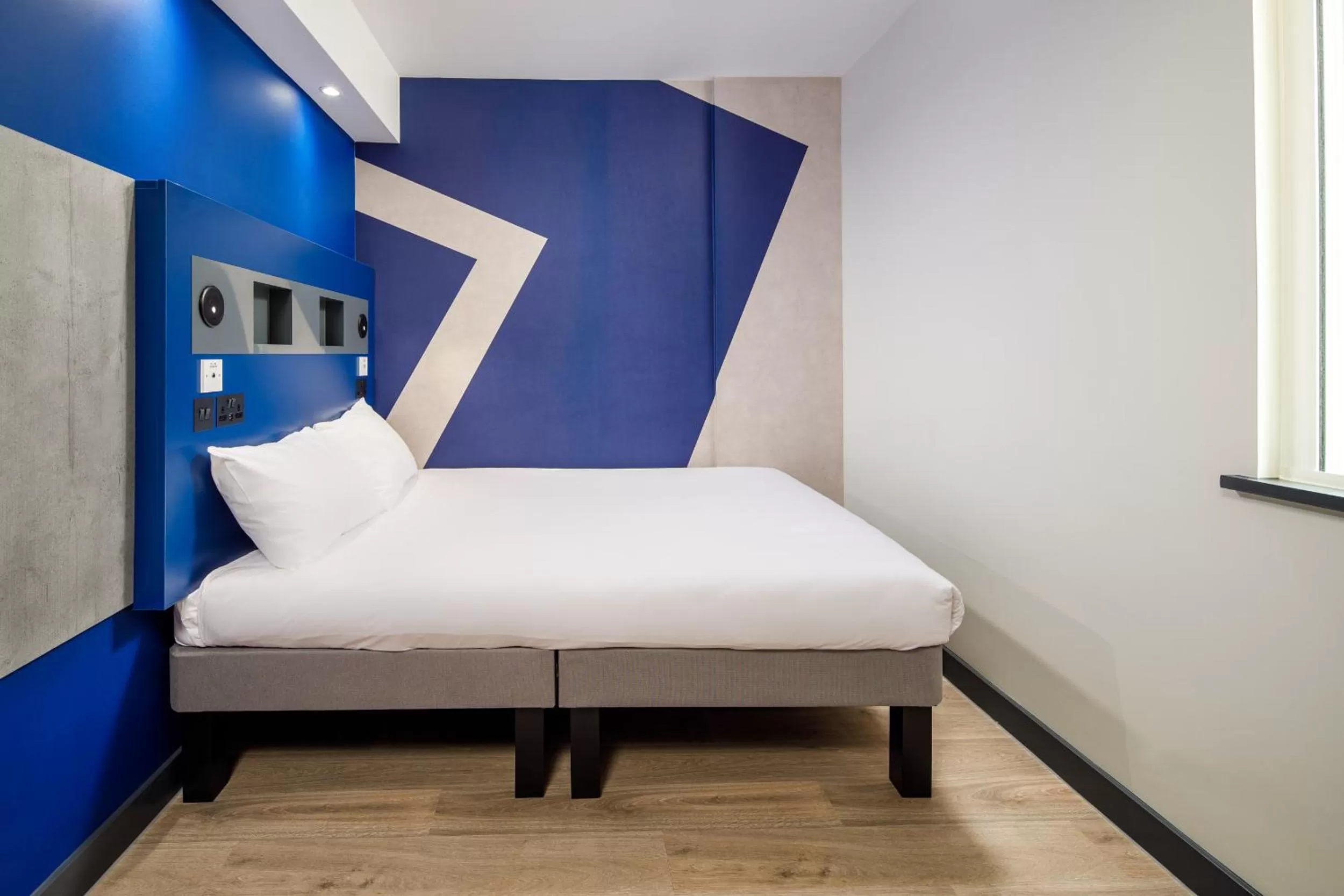 Bed in ibis budget Manchester Airport T2