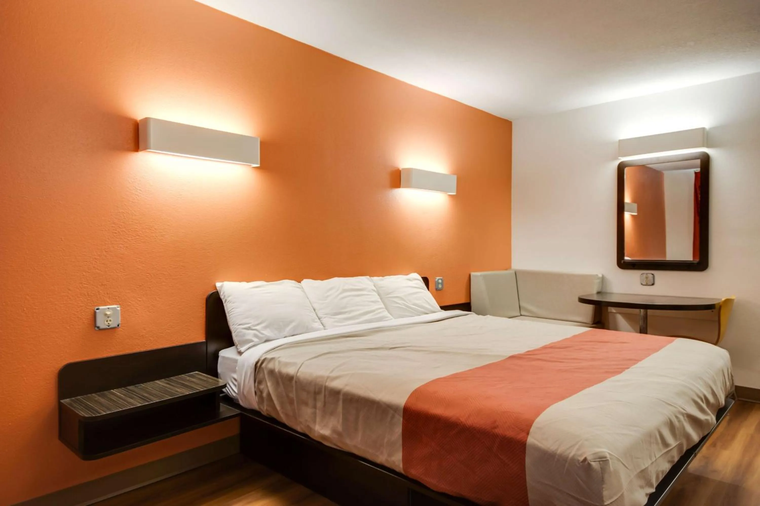 Photo of the whole room, Bed in Motel 6-Jennings, LA