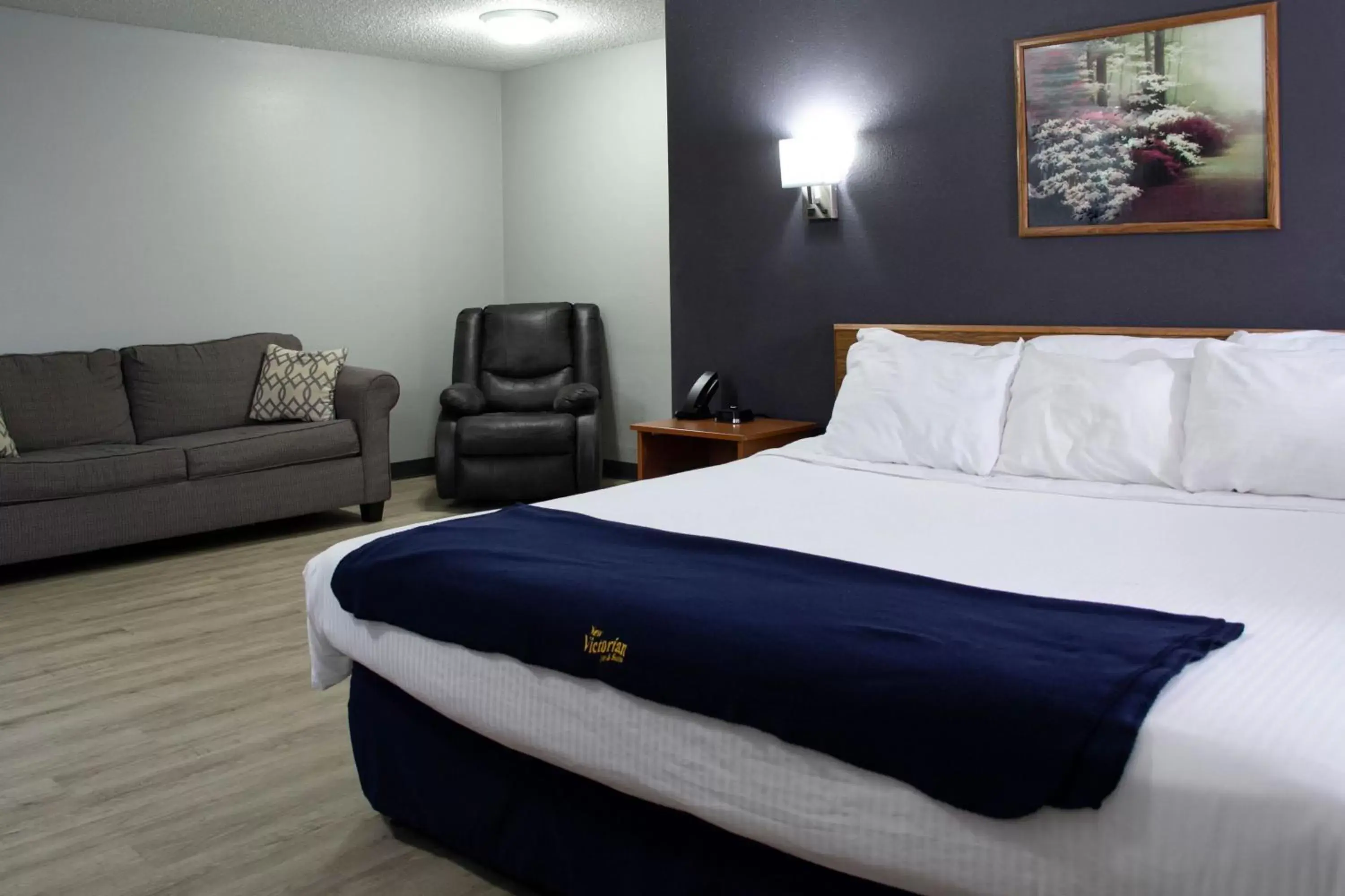 Bedroom, Bed in New Victorian Inn & Suites-Norfolk