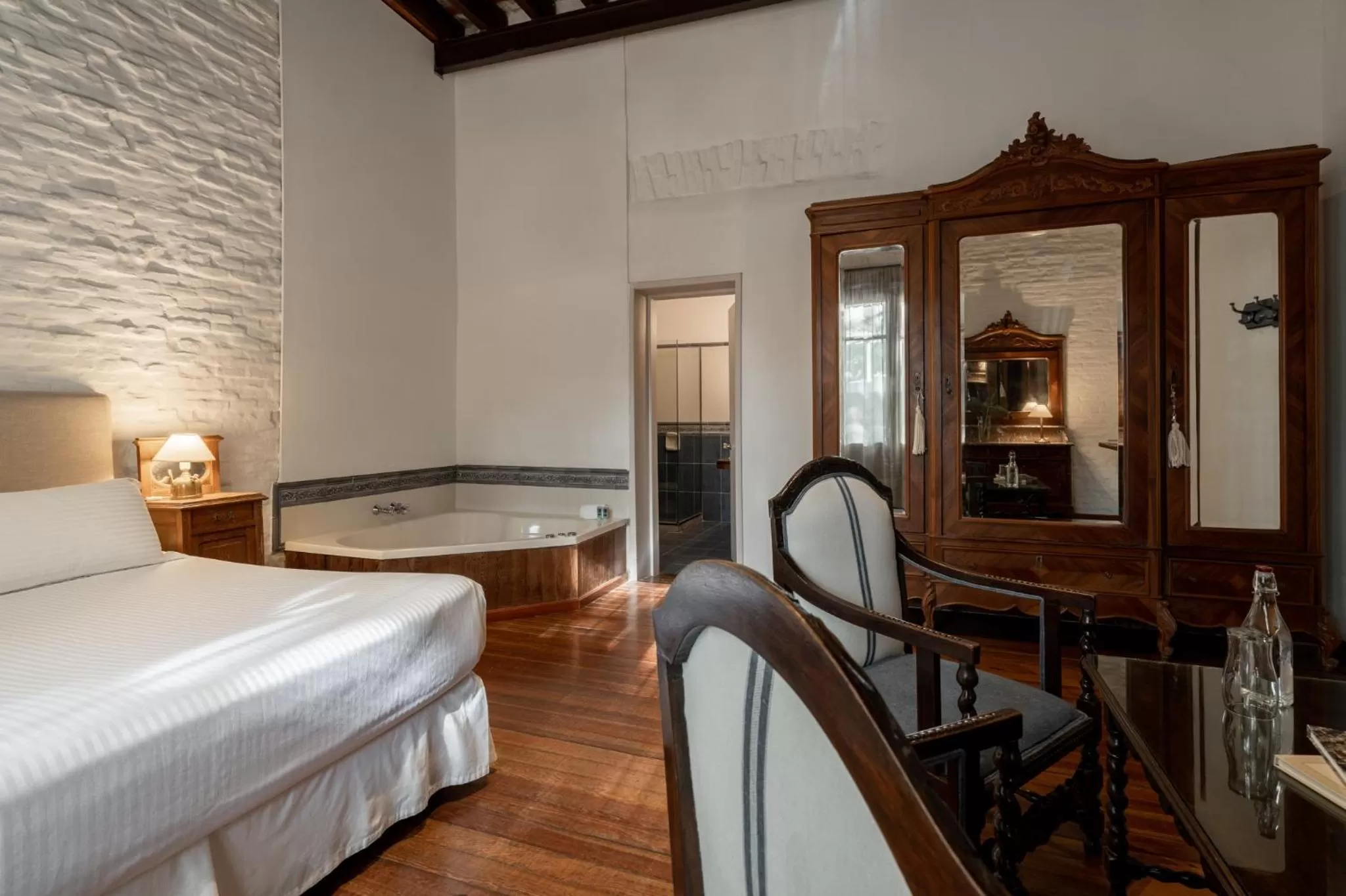 Photo of the whole room, Bed in Posada Manuel Lobo