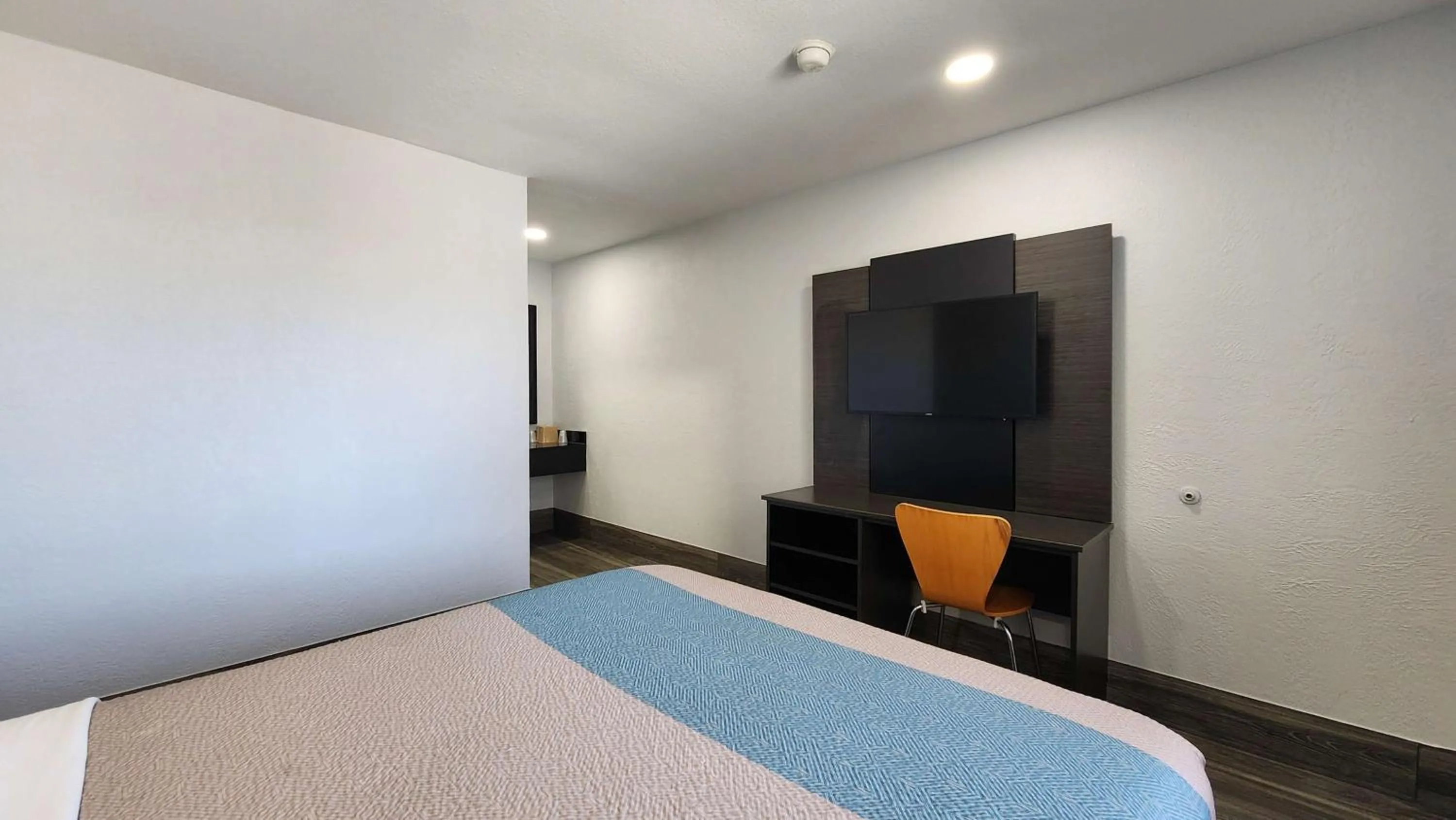 Bedroom, Bed in Motel 6-Galveston, TX