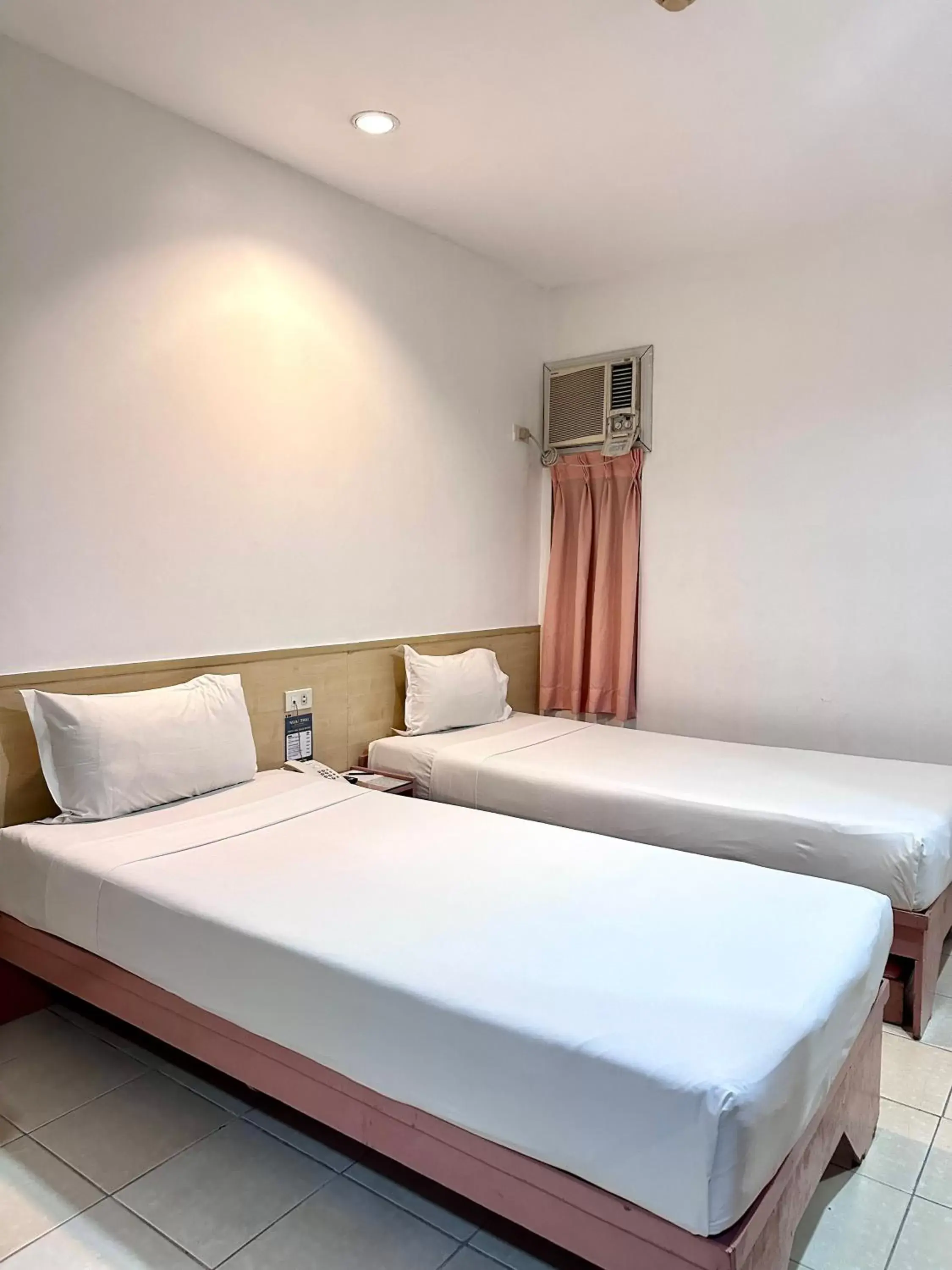 Bedroom, Bed in Hotel Pier Cuatro