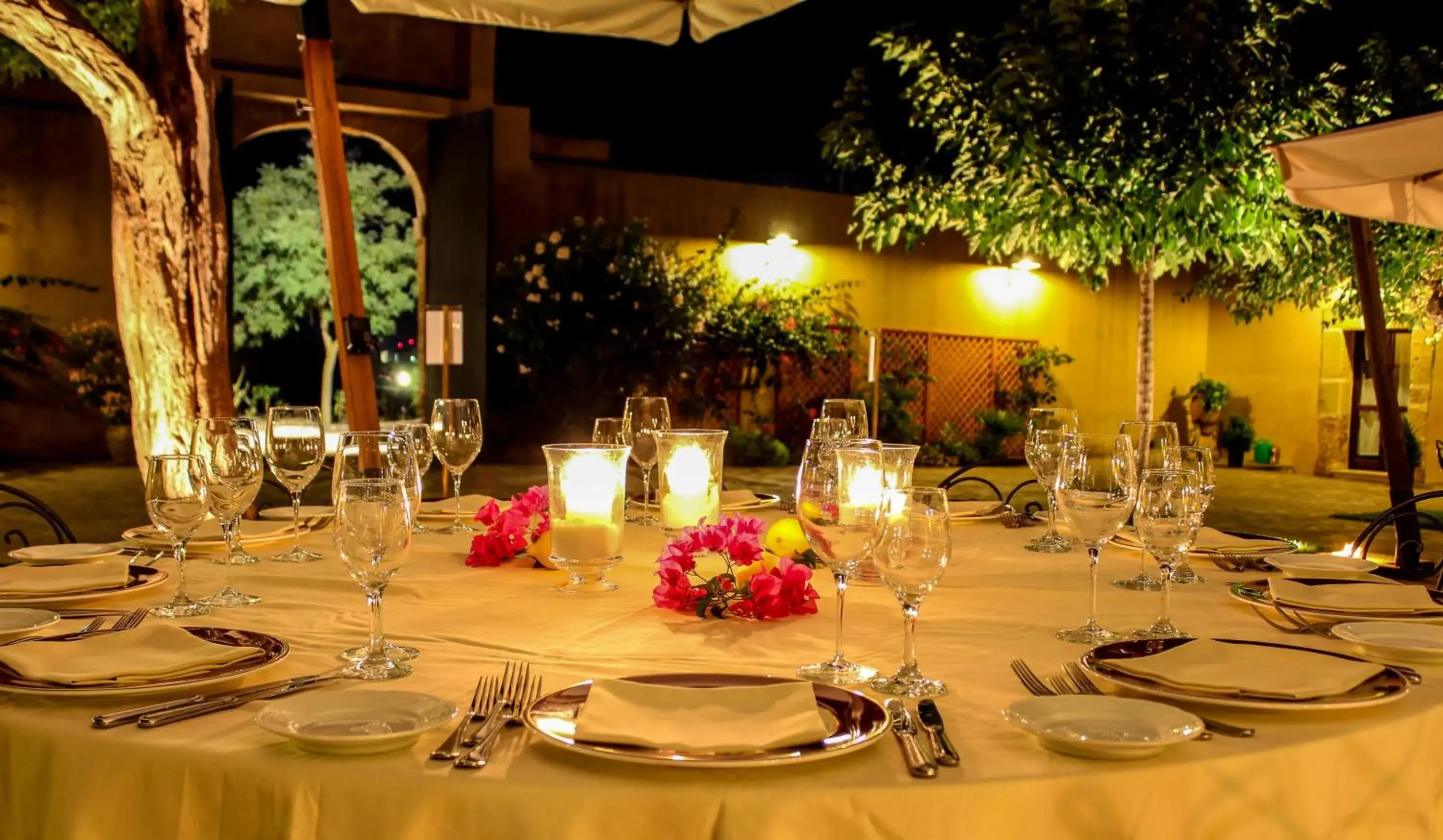 Patio, Restaurant/Places to Eat in Hotel Baglio Oneto dei Principi di San Lorenzo - Luxury Wine Resort