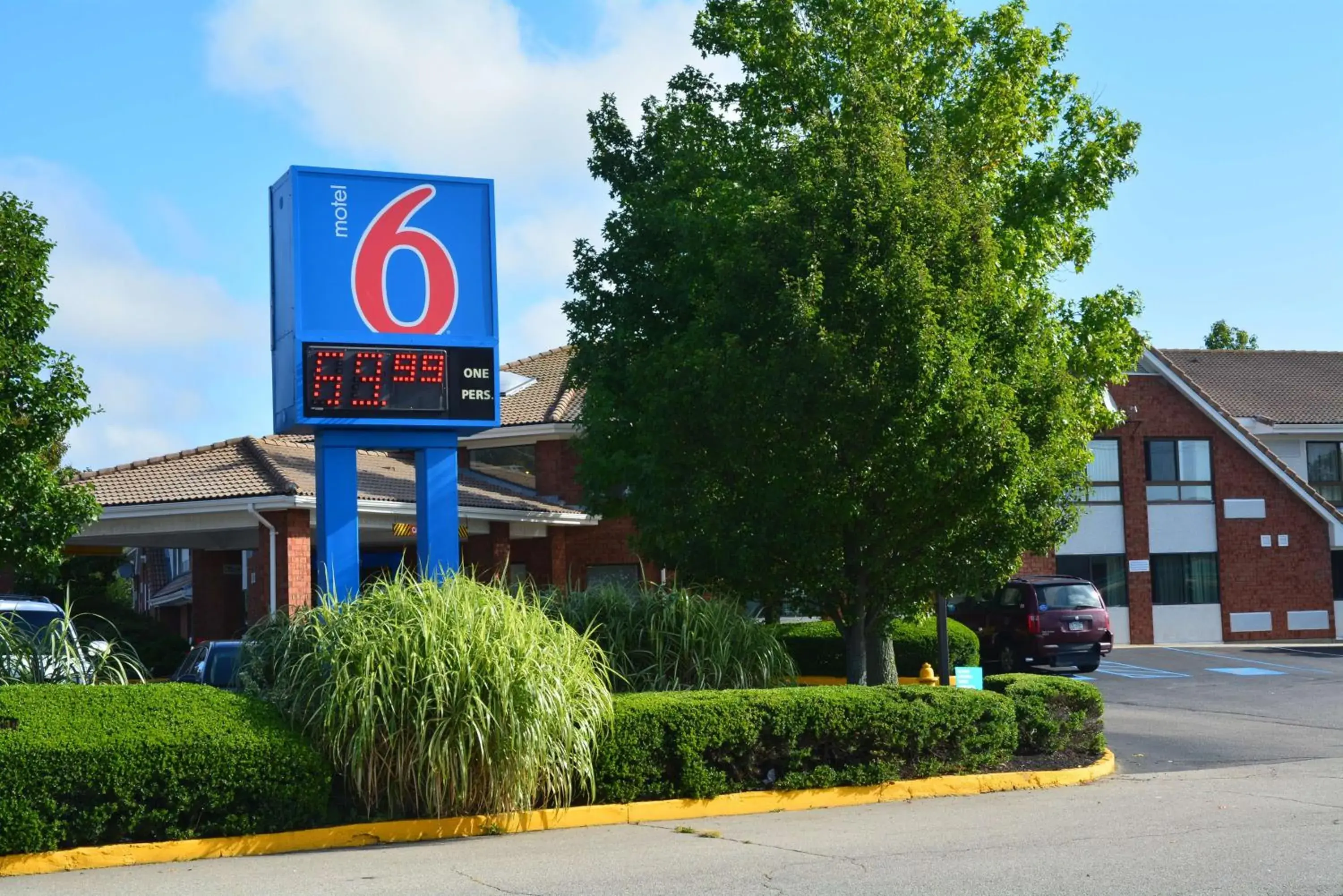 Property building, Property Logo/Sign in Motel 6-Newport, RI