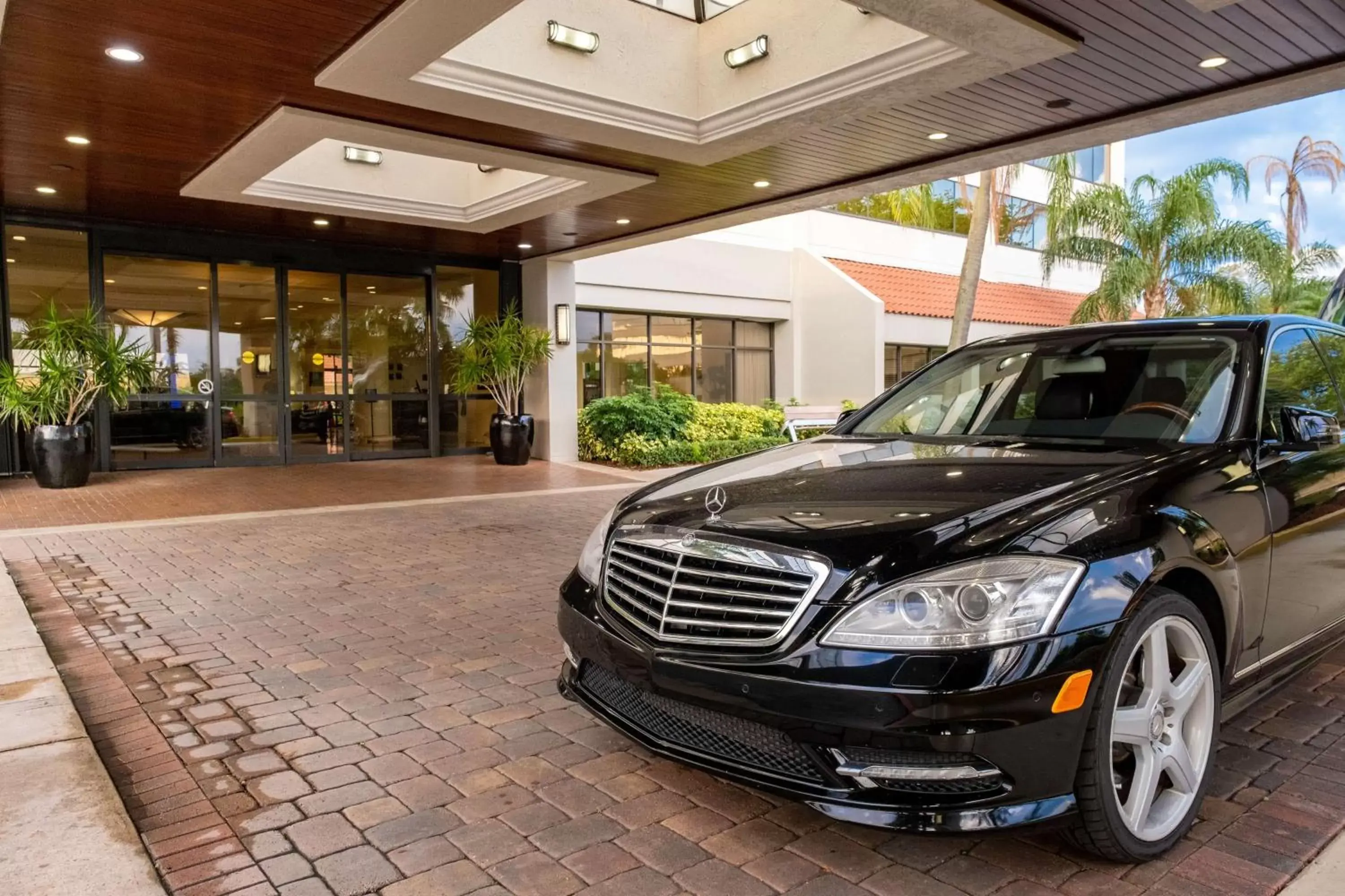 Property building in Hilton Palm Beach Airport