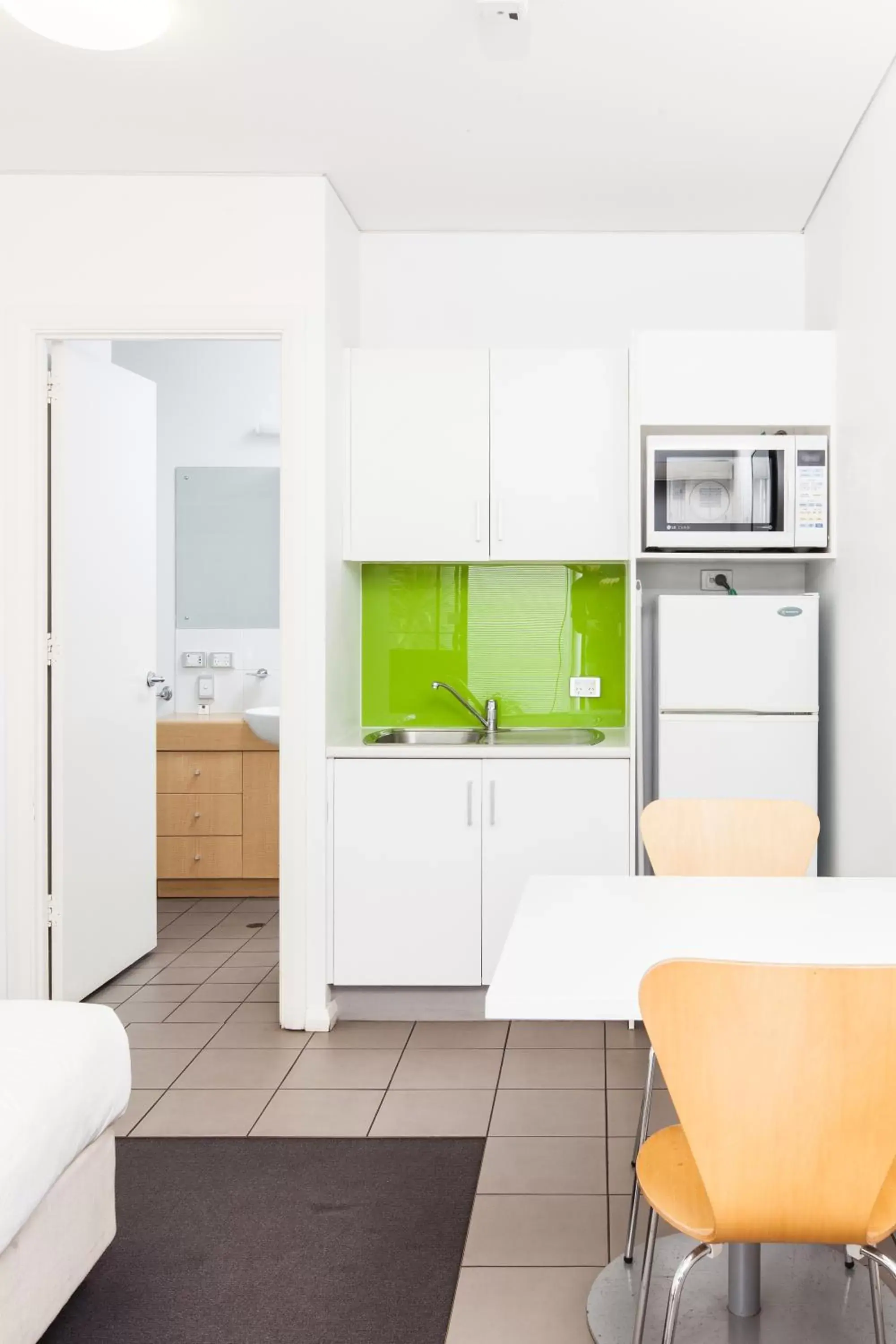 Decorative detail, Kitchen/Kitchenette in Majestic Oasis Apartments