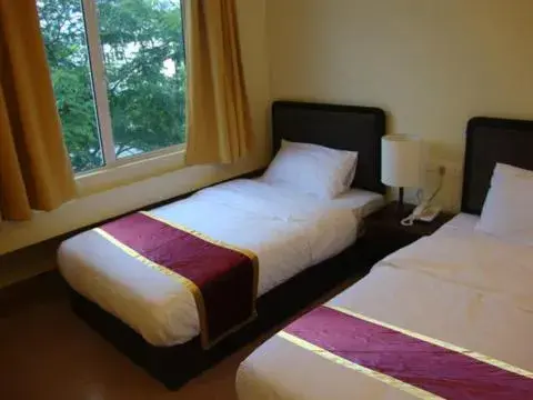 Photo of the whole room, Bed in DM Hotel