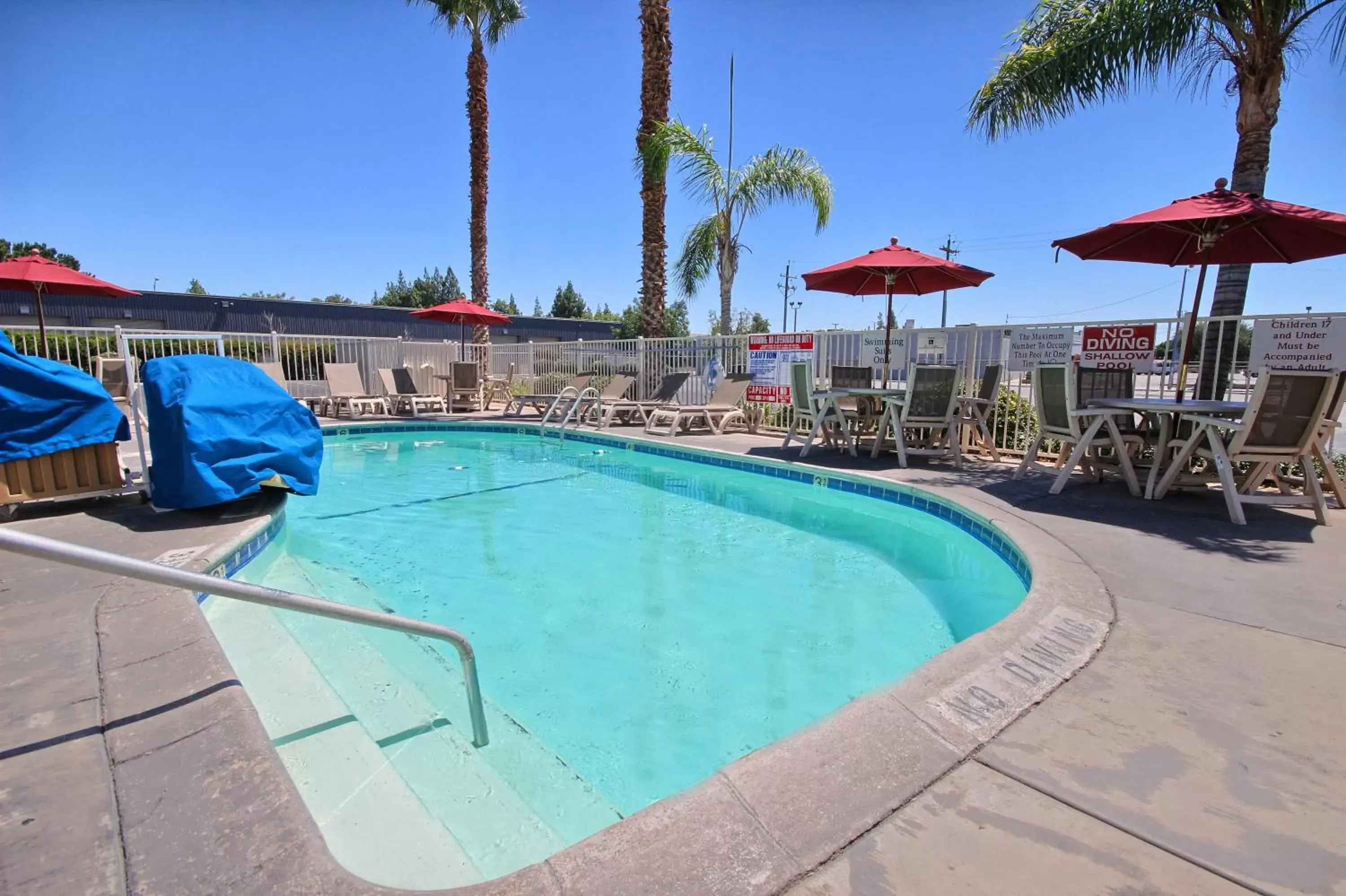 Swimming Pool in Motel 6-Fresno, CA - Blackstone South