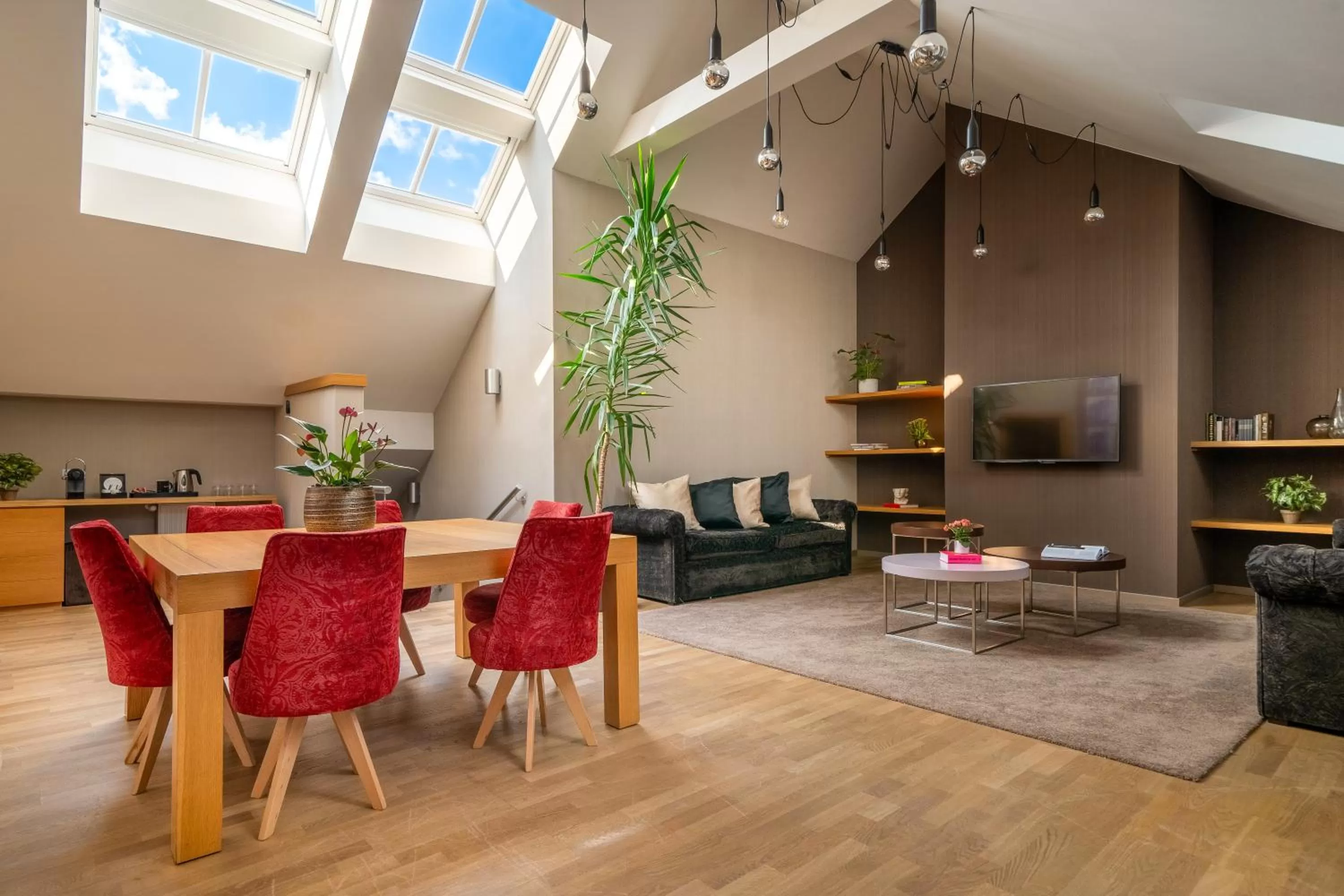 TV and multimedia in INNSiDE by Meliá Prague Old Town