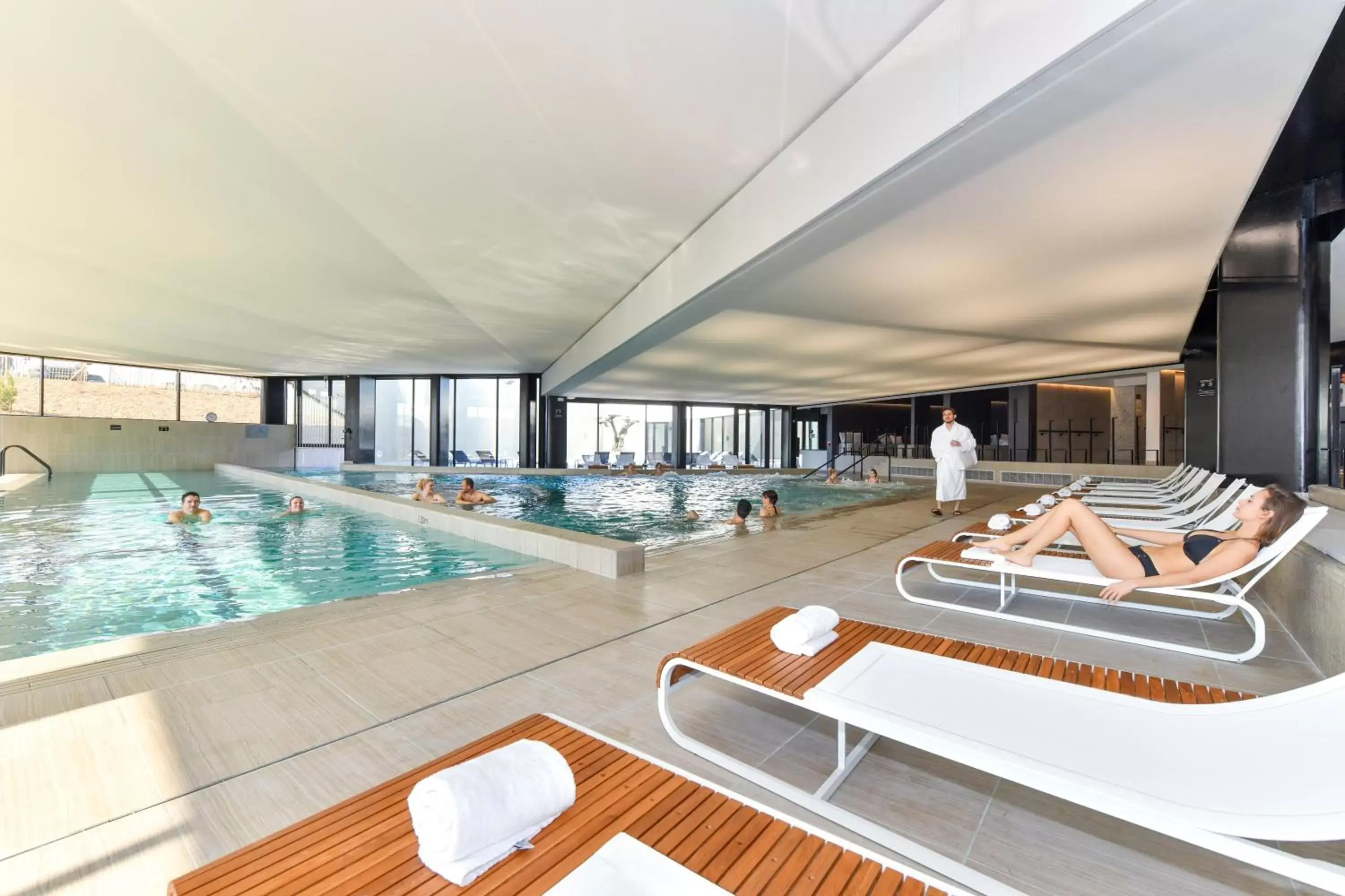 Hot Tub, Swimming Pool in ibis styles La Rochelle Thalasso Chatelaillon