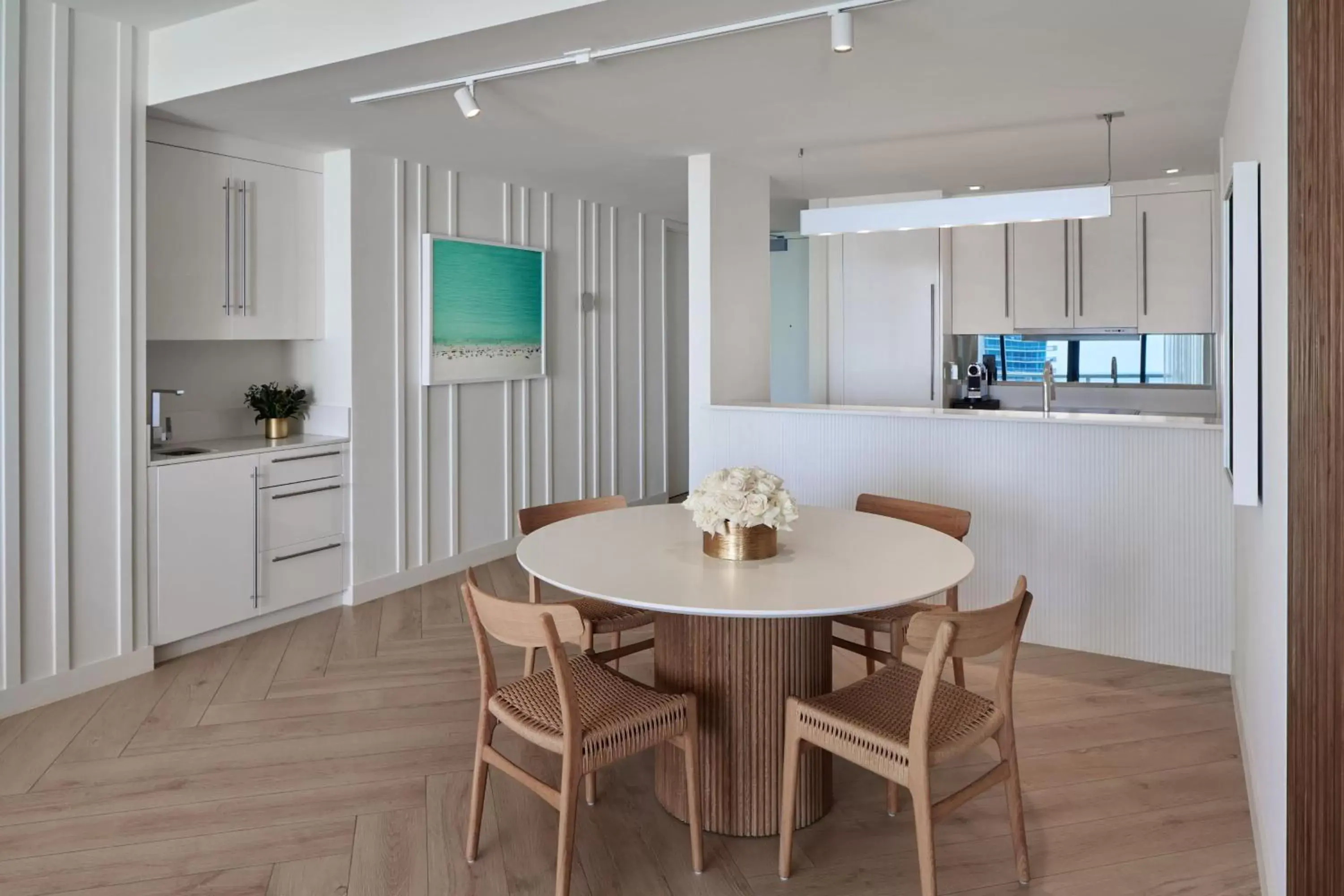 Kitchen or kitchenette, Dining Area in W South Beach