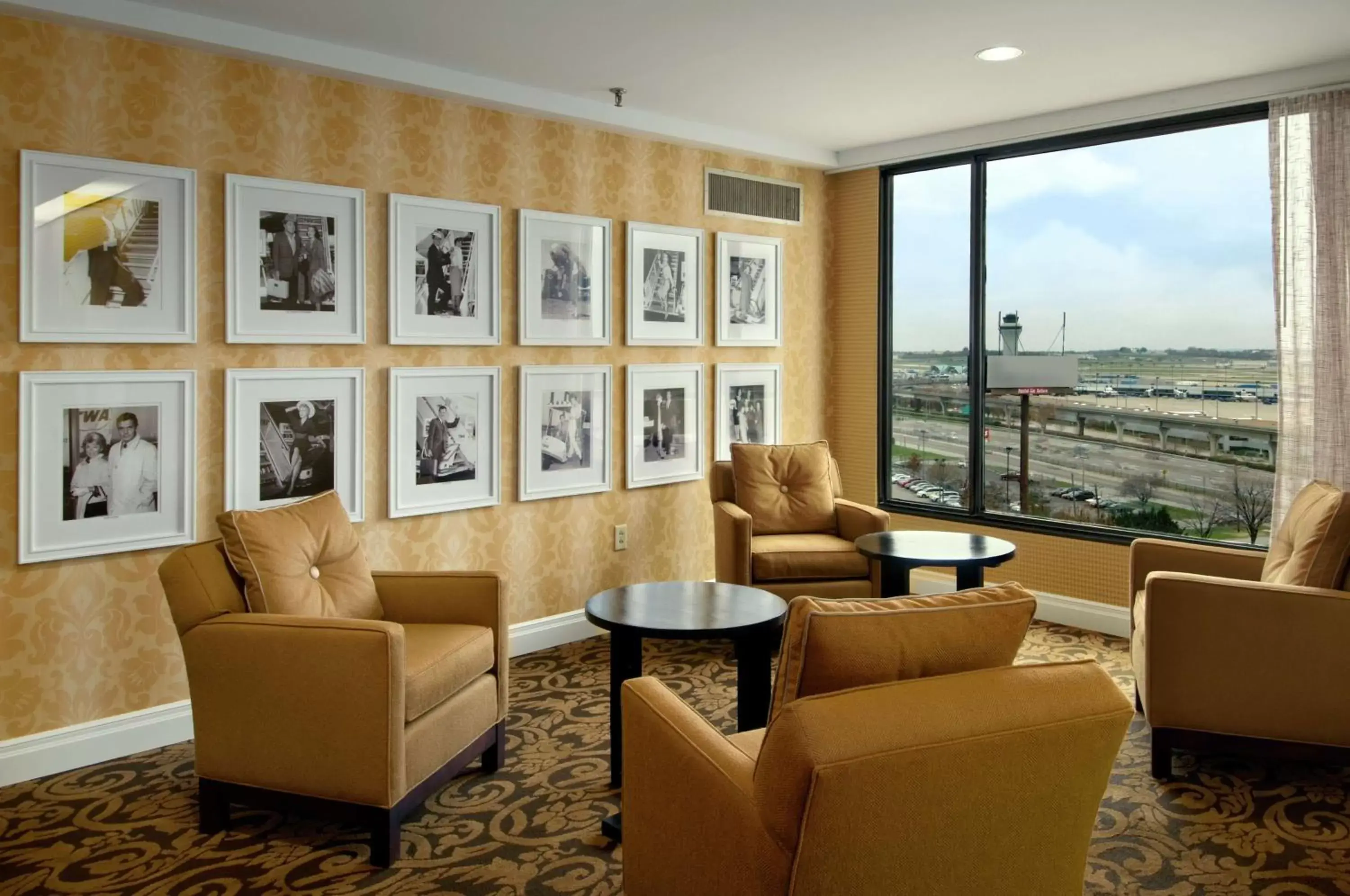 Lobby or reception in Hilton St. Louis Airport