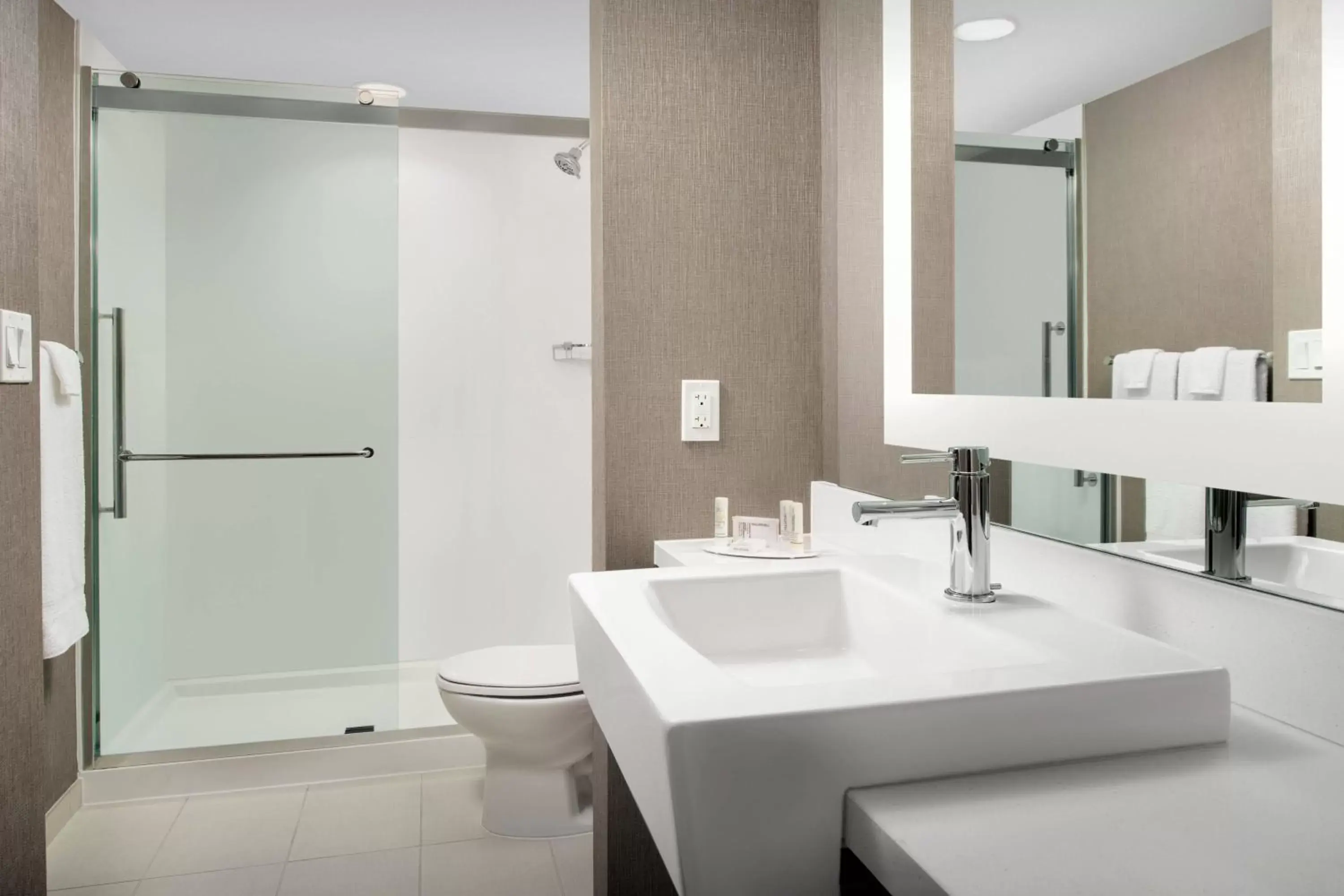 Bathroom in SpringHill Suites by Marriott Atlanta Perimeter Center