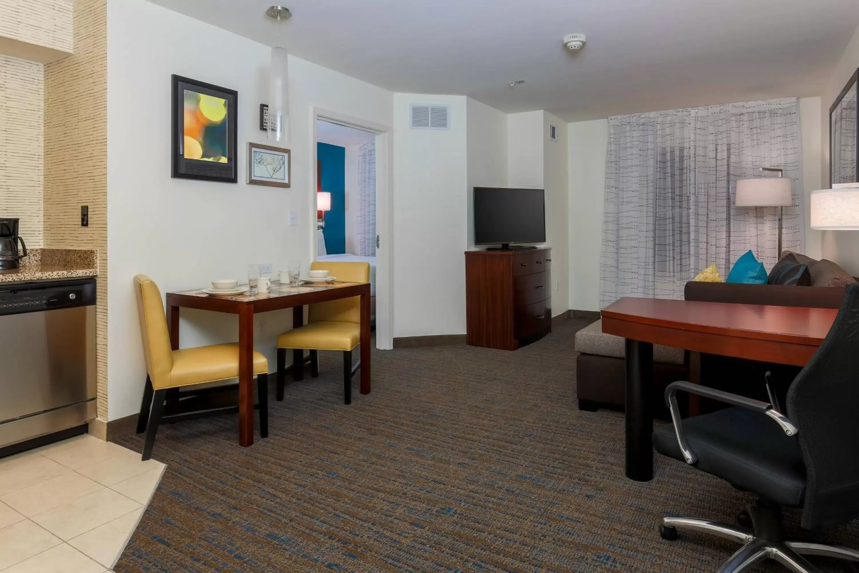 Living room, Dining Area in Residence Inn by Marriott Arlington South