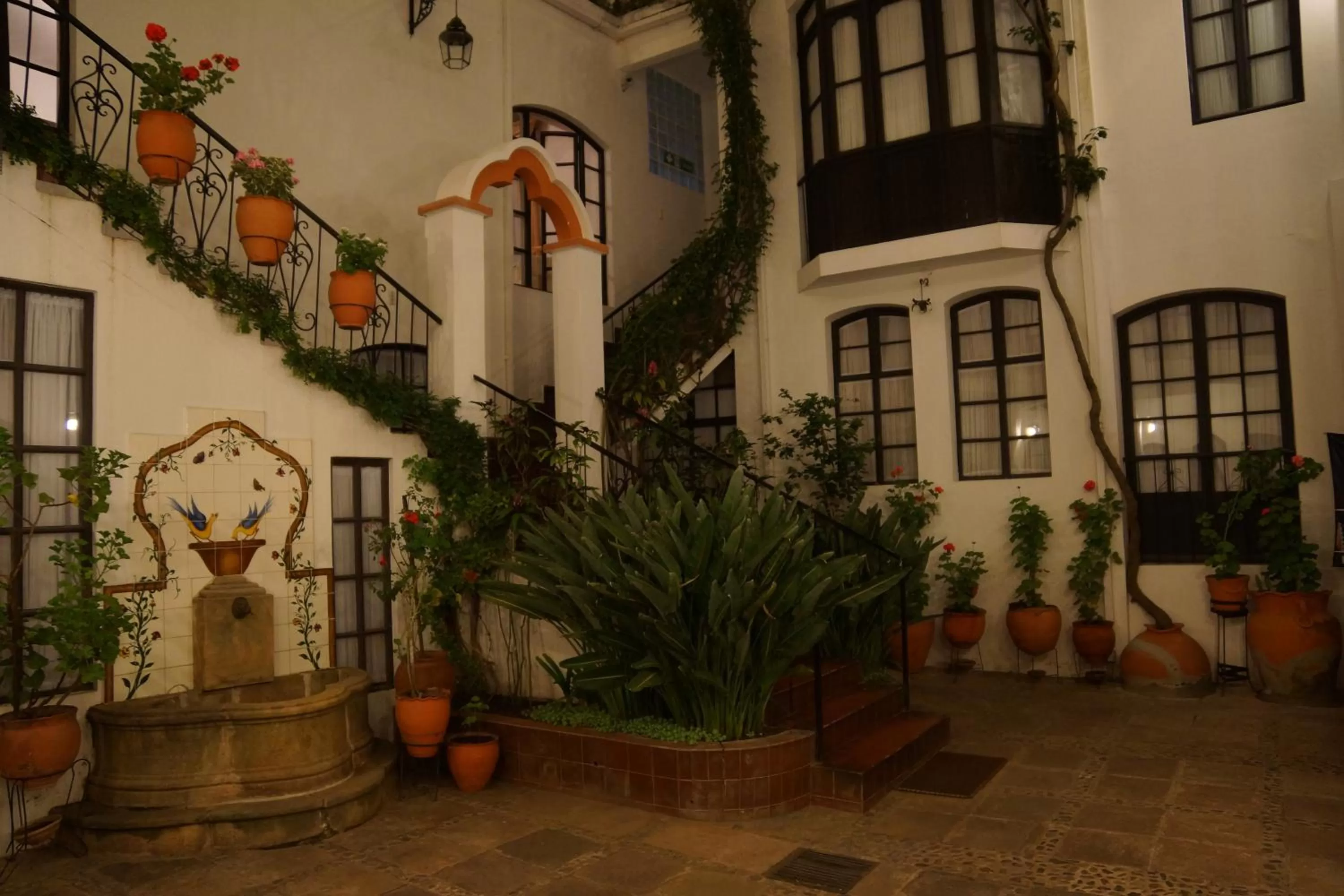 Night in El Hotel de Su Merced