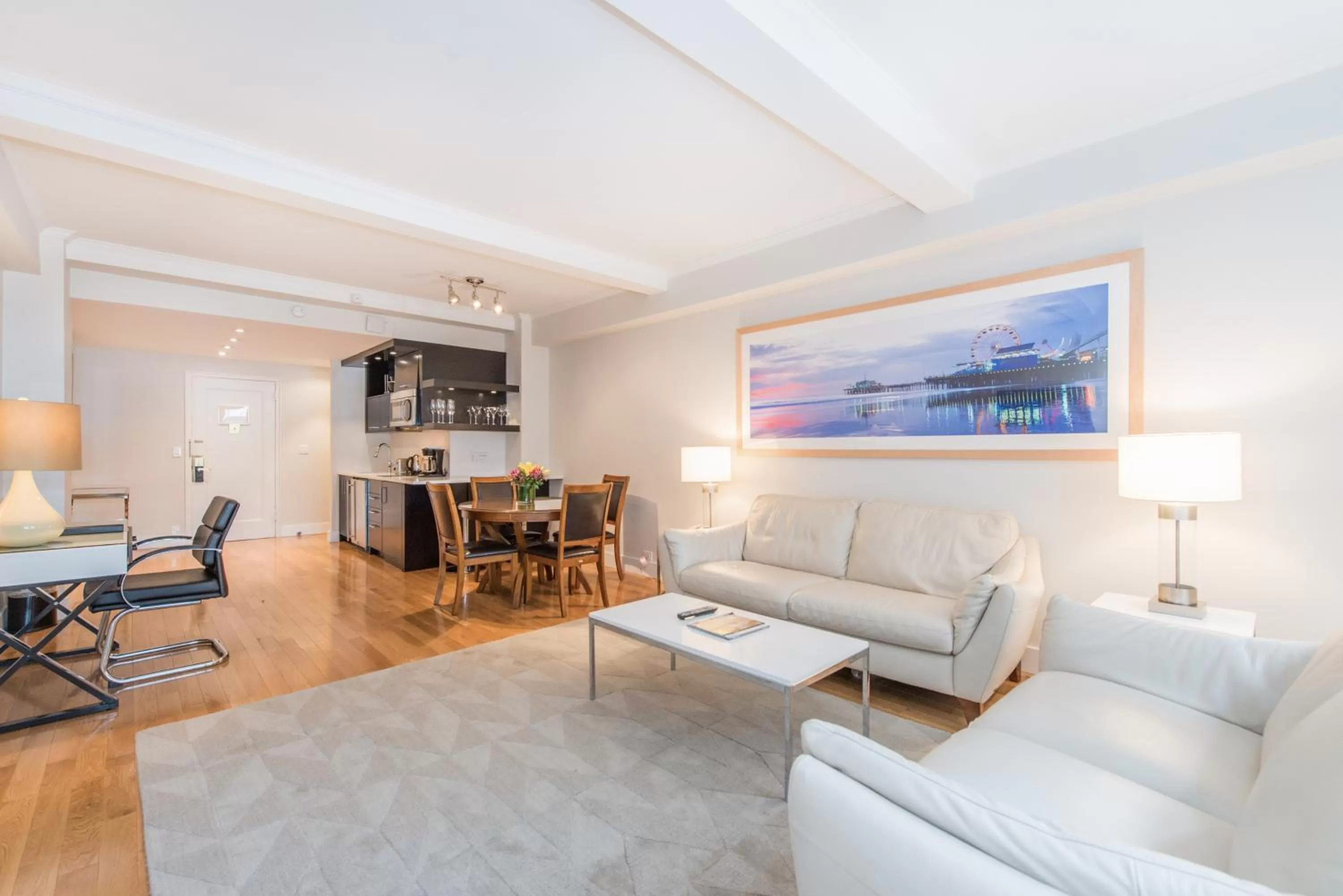 Kitchen or kitchenette in Lombardy Hotel