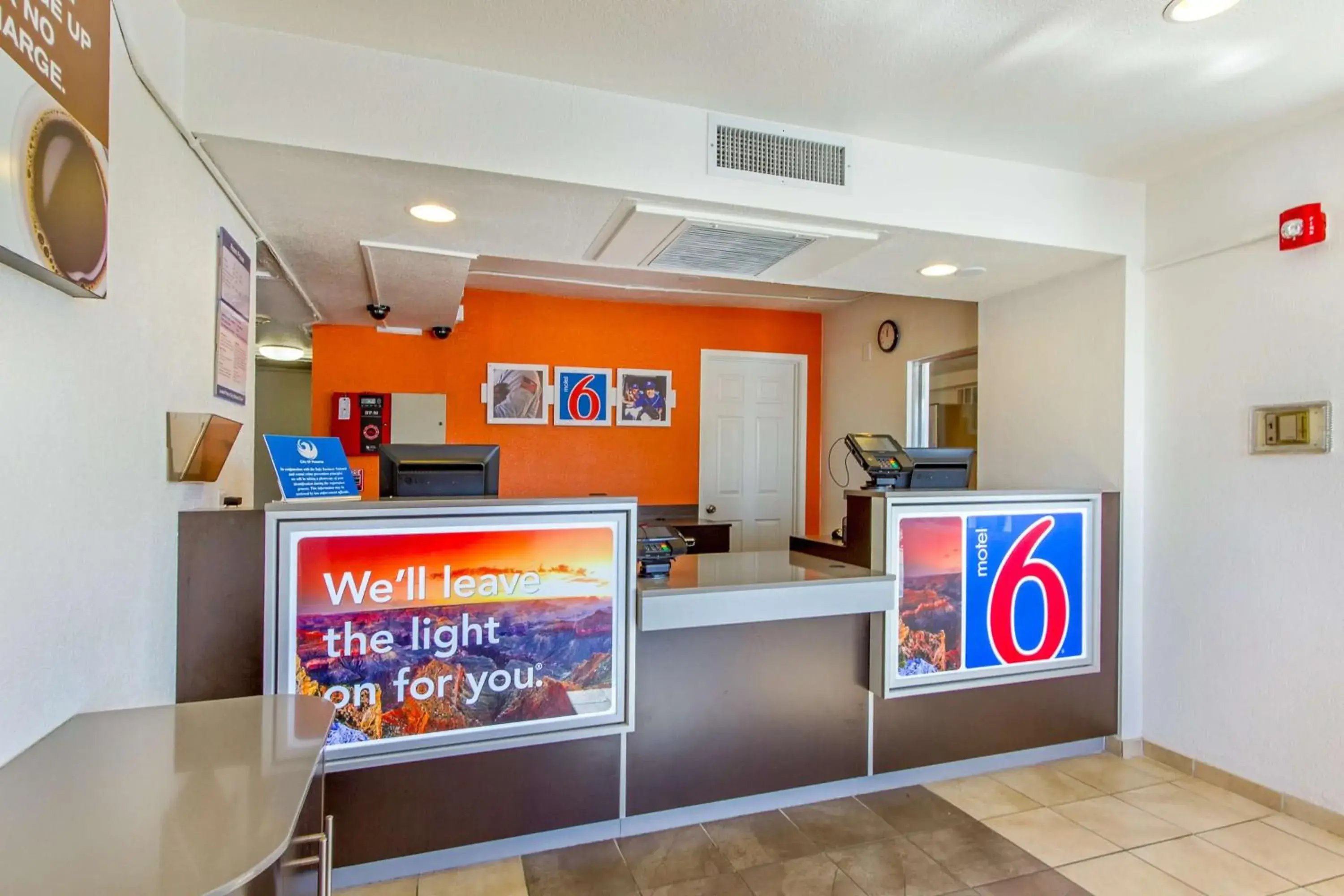 Lobby or reception, Lobby/Reception in Motel 6-Phoenix, AZ - North Bell Road