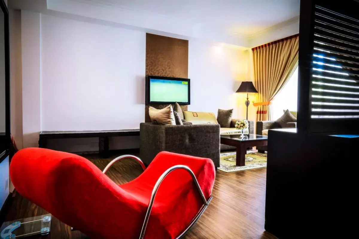 TV and multimedia, Seating Area in The Covanro Airport Hotel - Katunayake